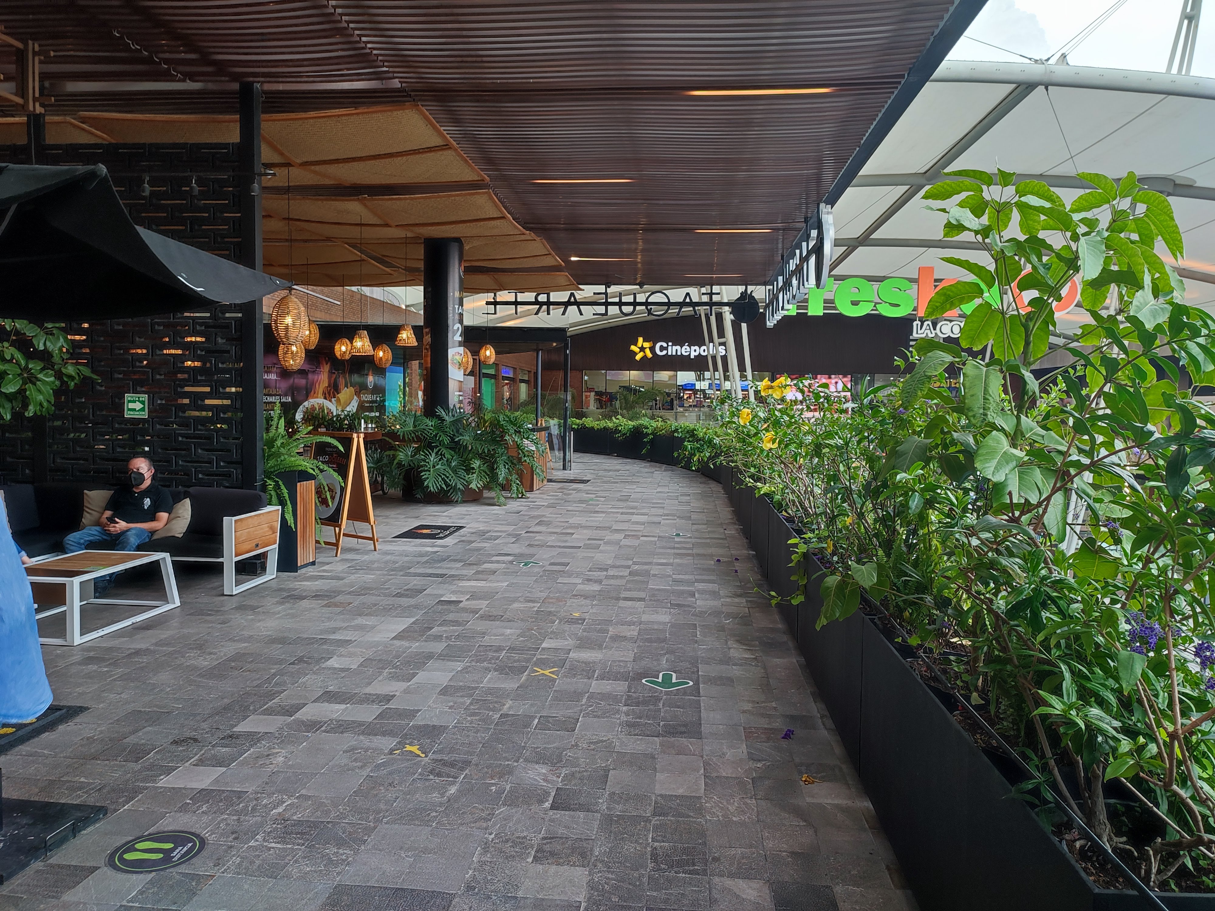 Sushi Roll Urban Center image 7