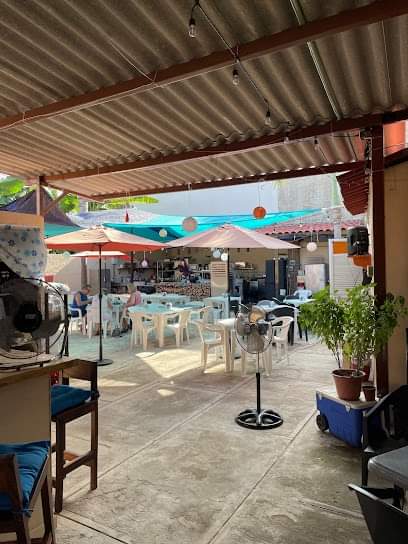 Side Street Escondido restaurante and bar image 3