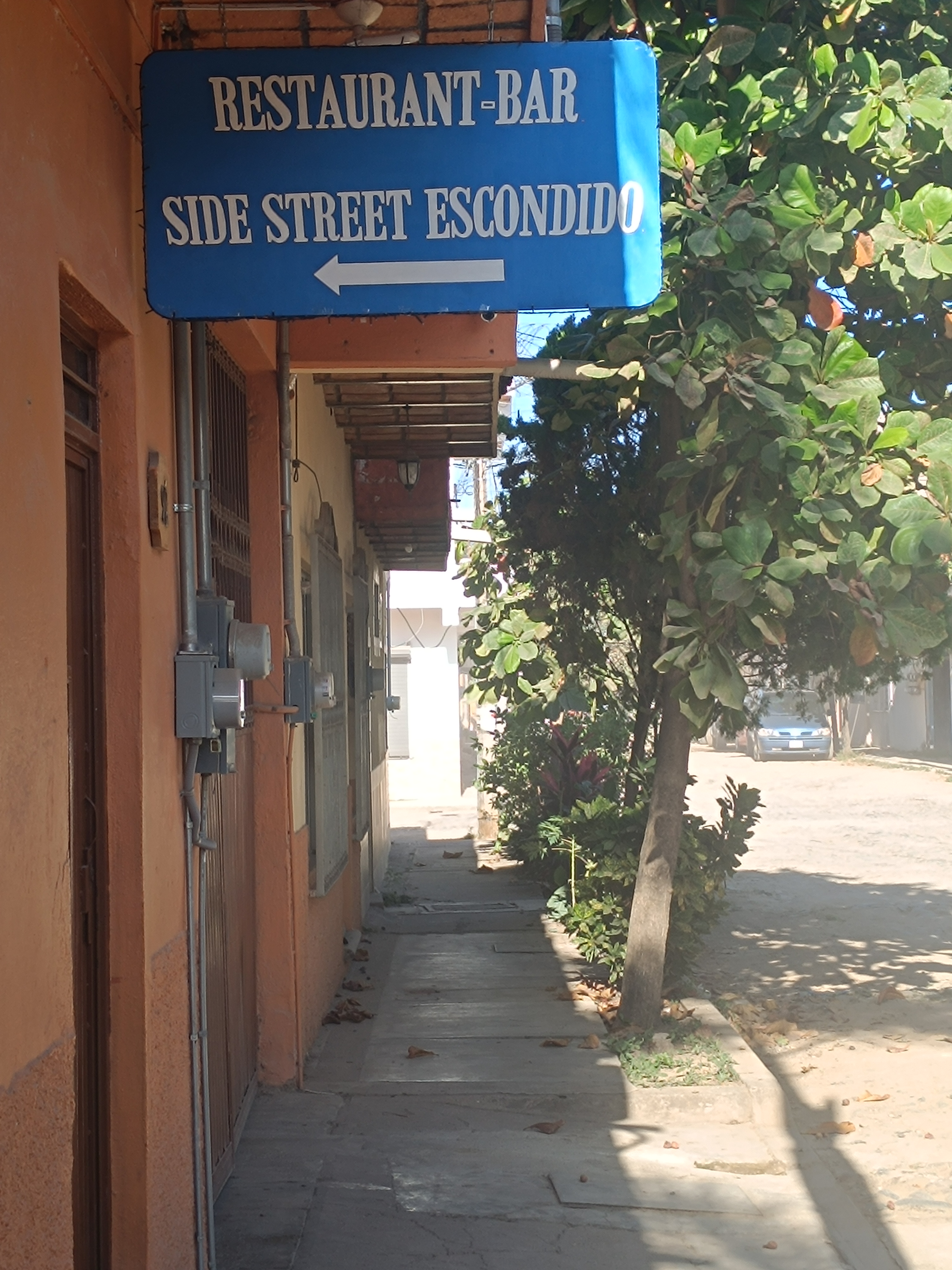 Side Street Escondido restaurante and bar image 4