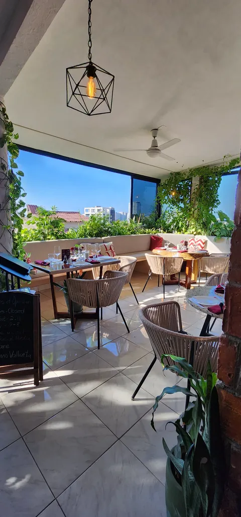 Íntimo Wine Bar & Restaurant image 1