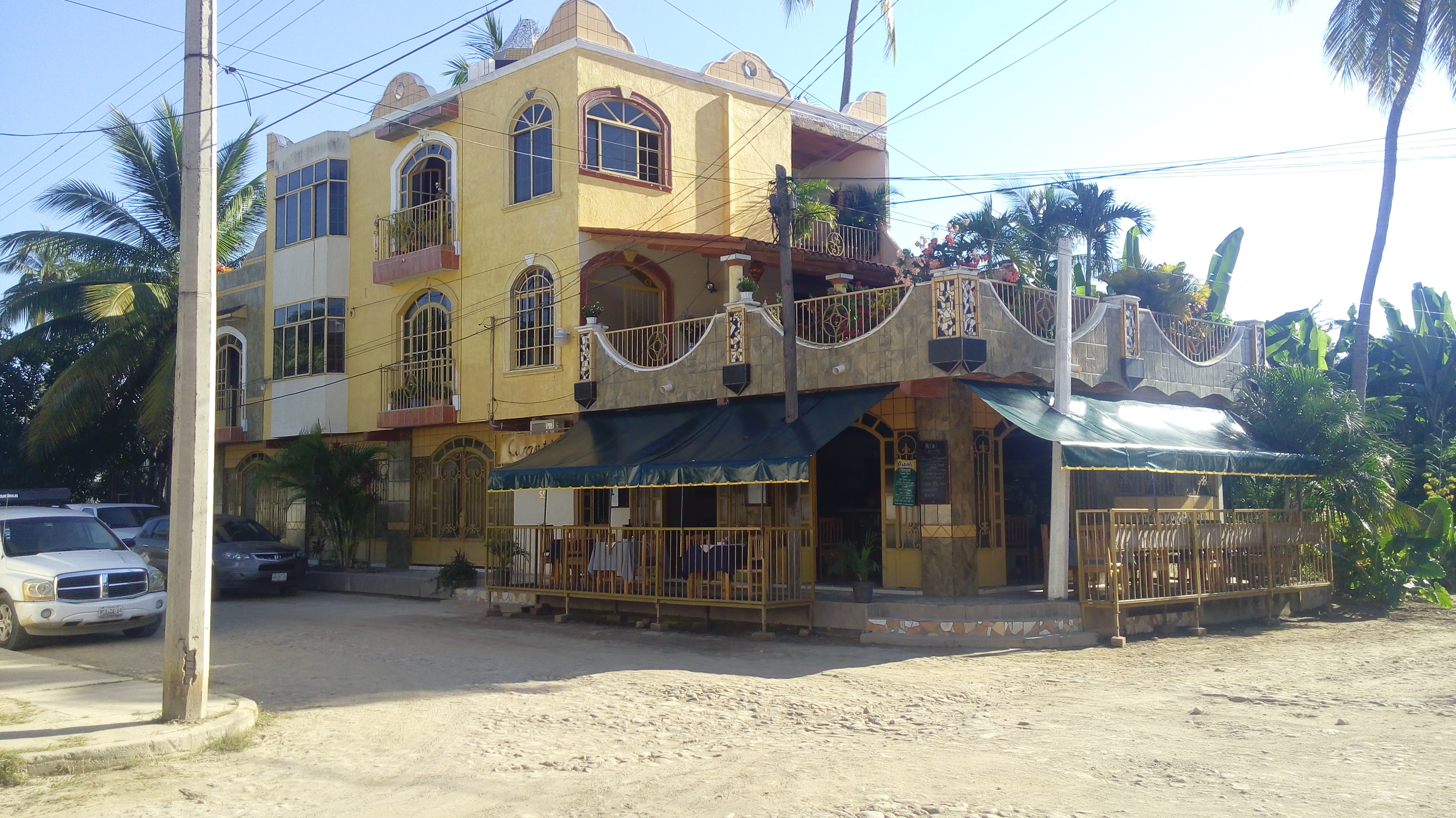 avanti trattoria restaurant image 6