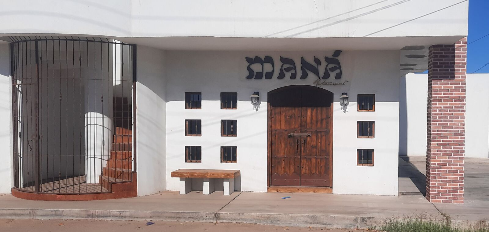 Maná Restaurant image 1