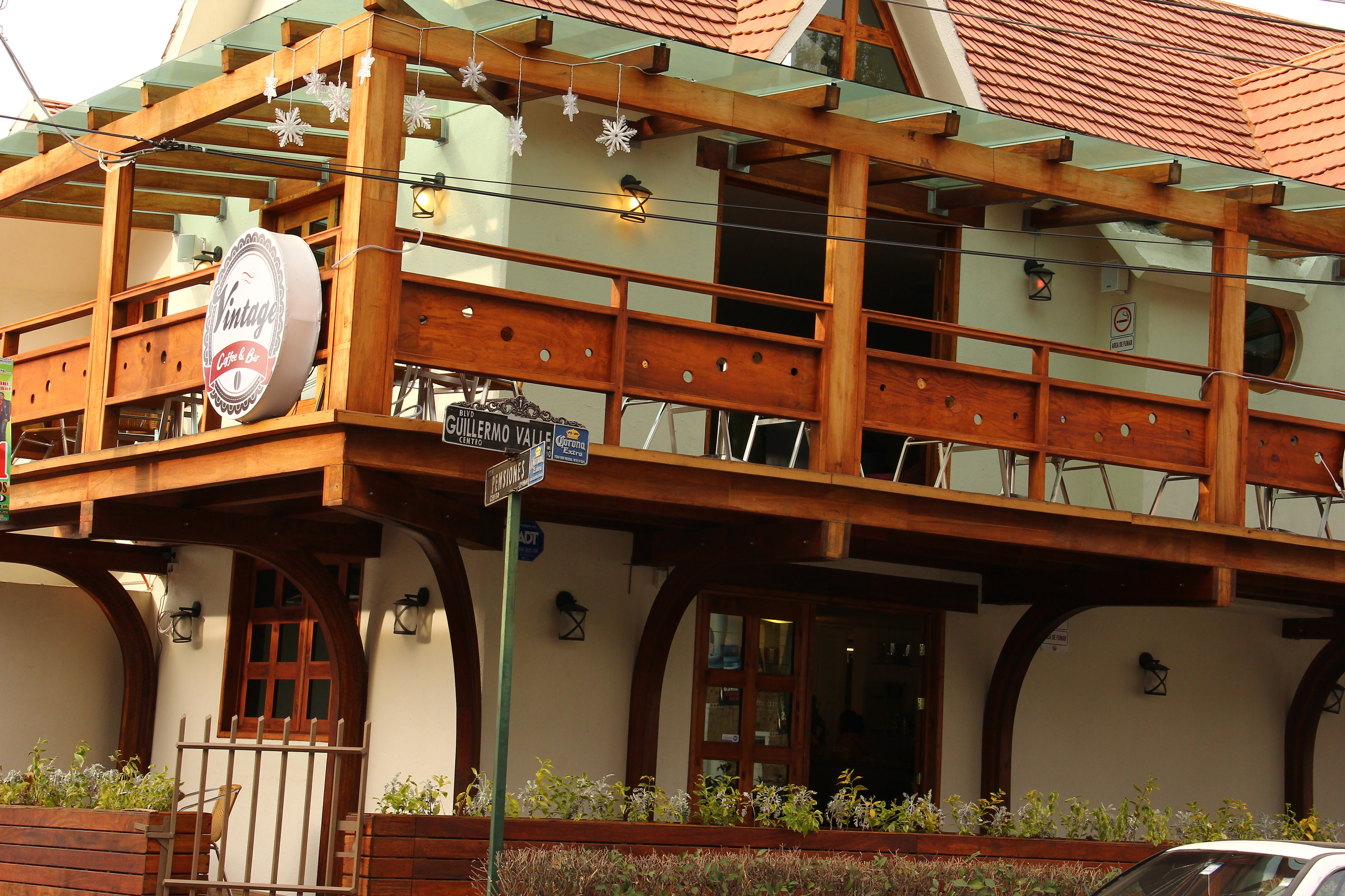 Vintage Coffee & Bar image 3