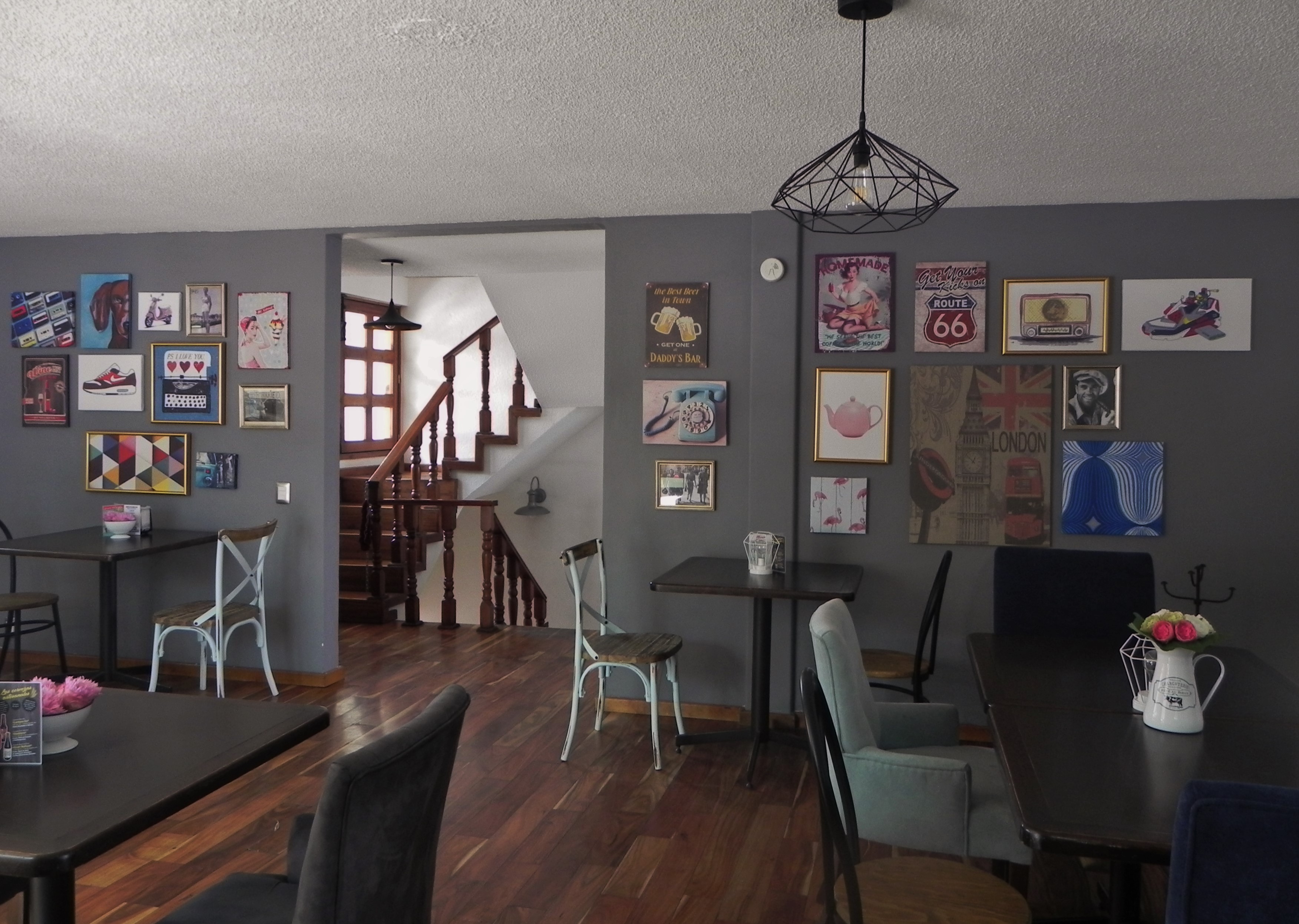 Vintage Coffee & Bar image 4