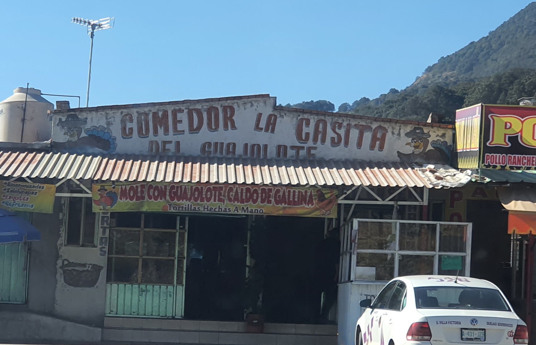 Mole de guajolote y caldo de gallina image 1