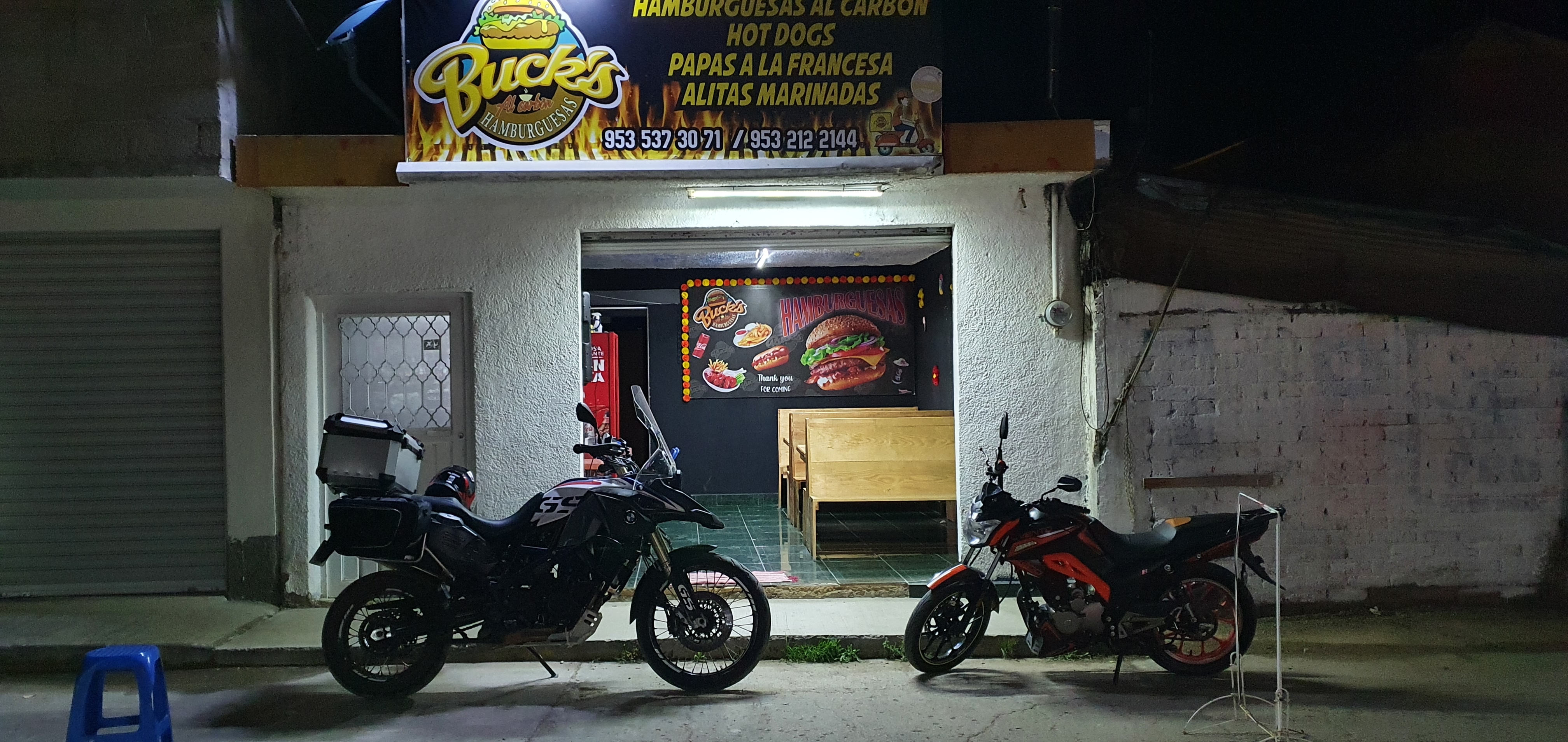 HAMBURGUESAS BUCK'S y BAR "CHILOLOS" image 3
