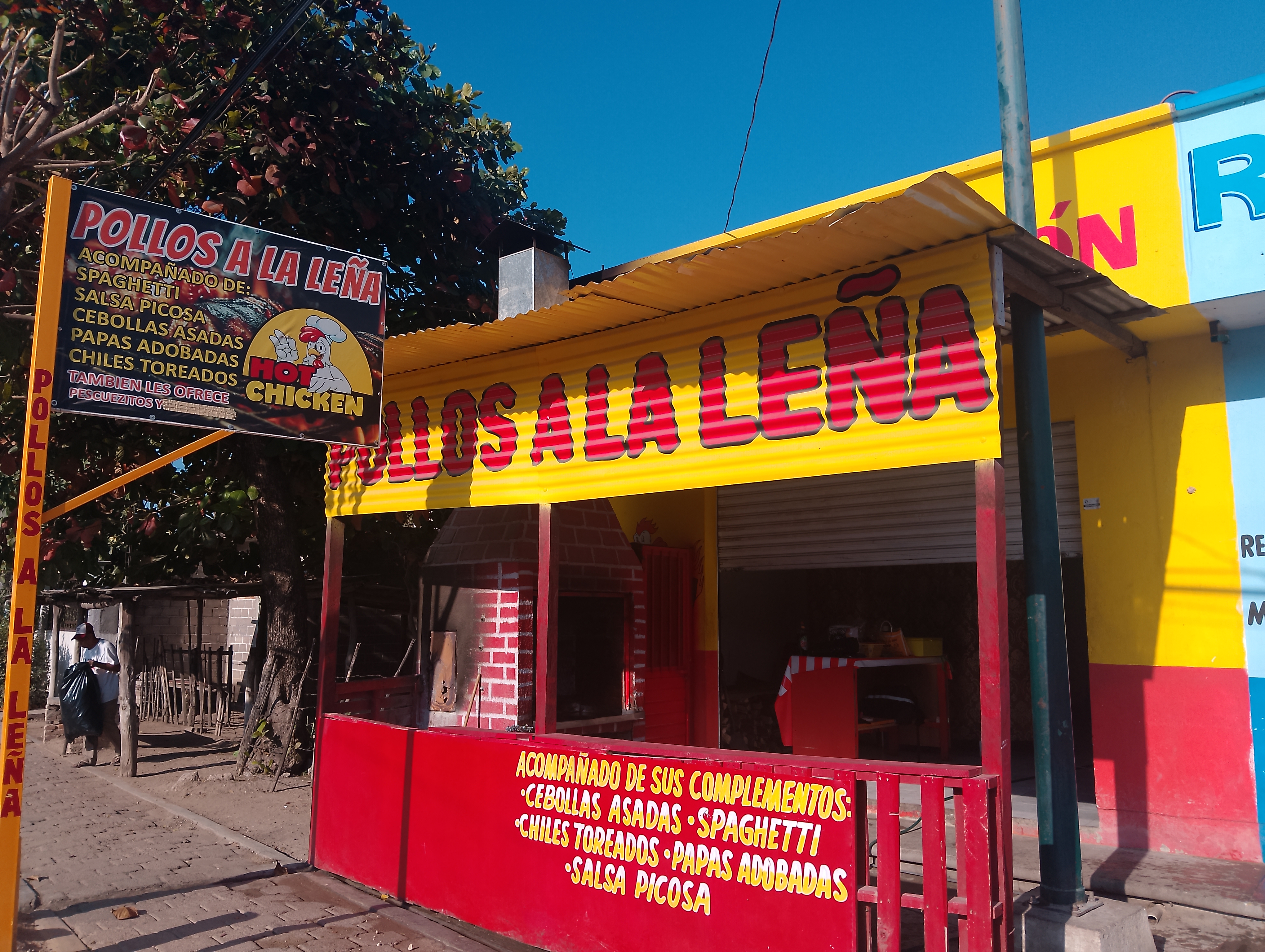 Pollos asados a la leña el Chino image 1