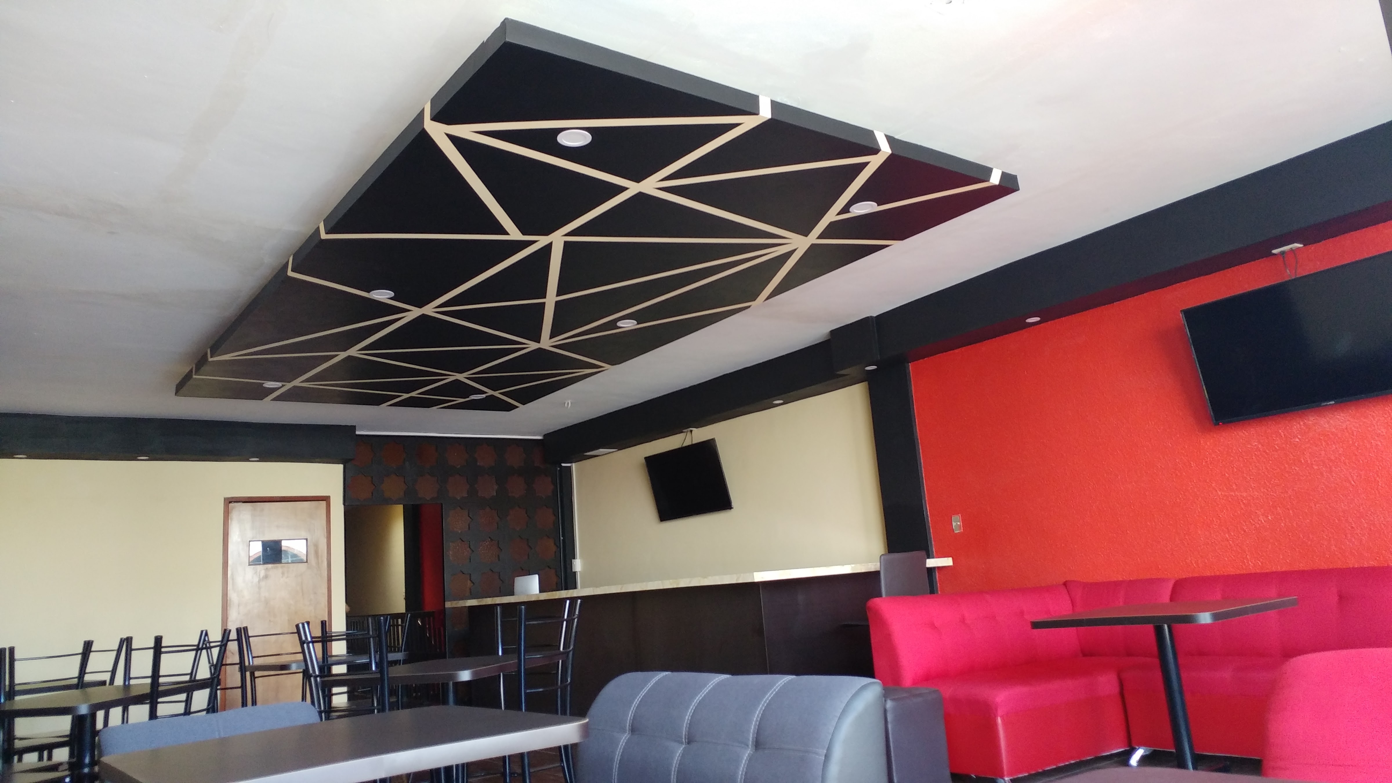 Omaha Lounge image 7