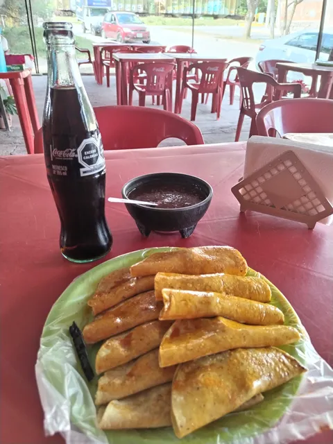Tacos De La Estación Rouss image 8