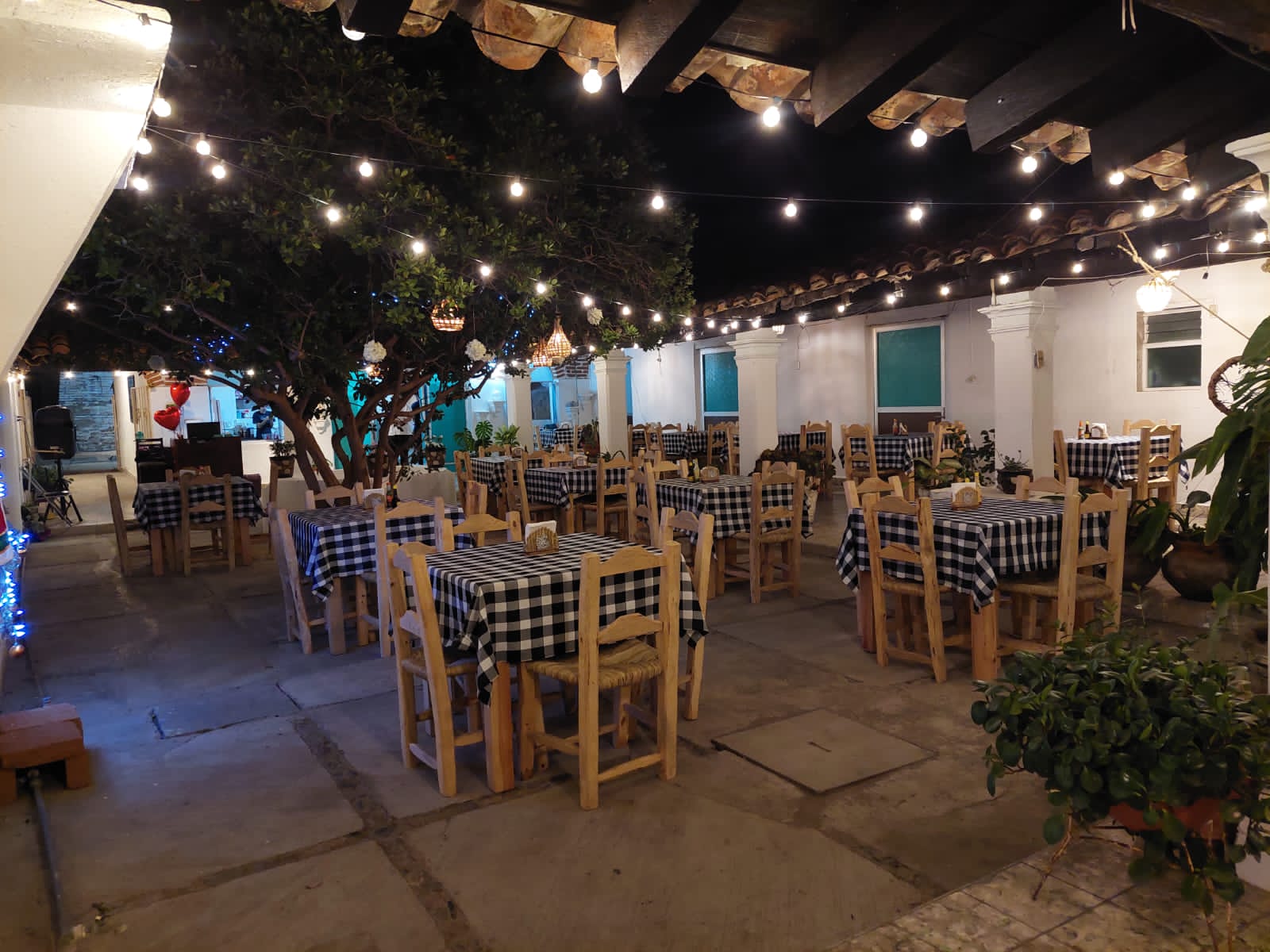 La Morelos Resto-Bar image 3