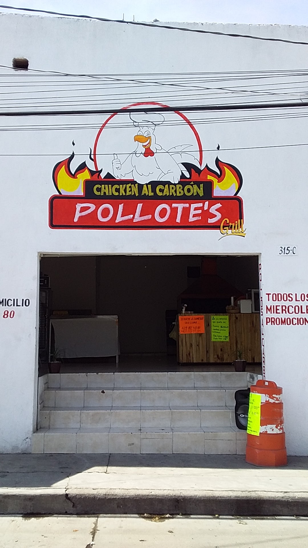 Los Pollotes Al Carbon image 7