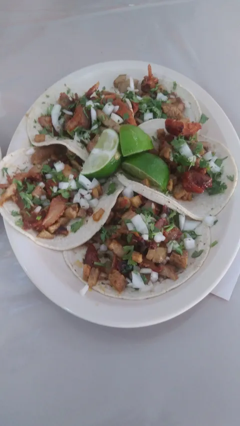 TAQUERIA LOS PORTALES image 7