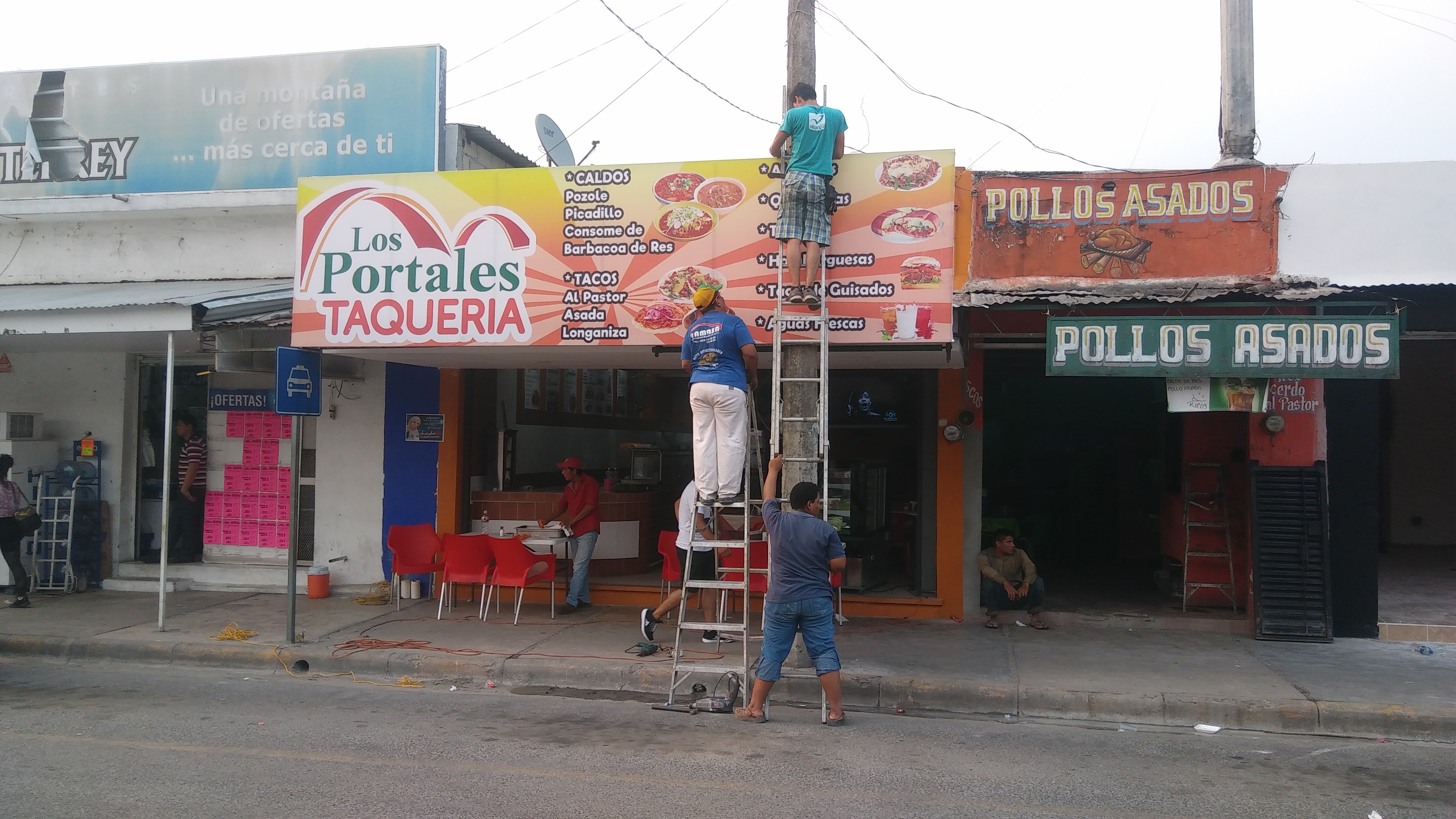 TAQUERIA LOS PORTALES image 9