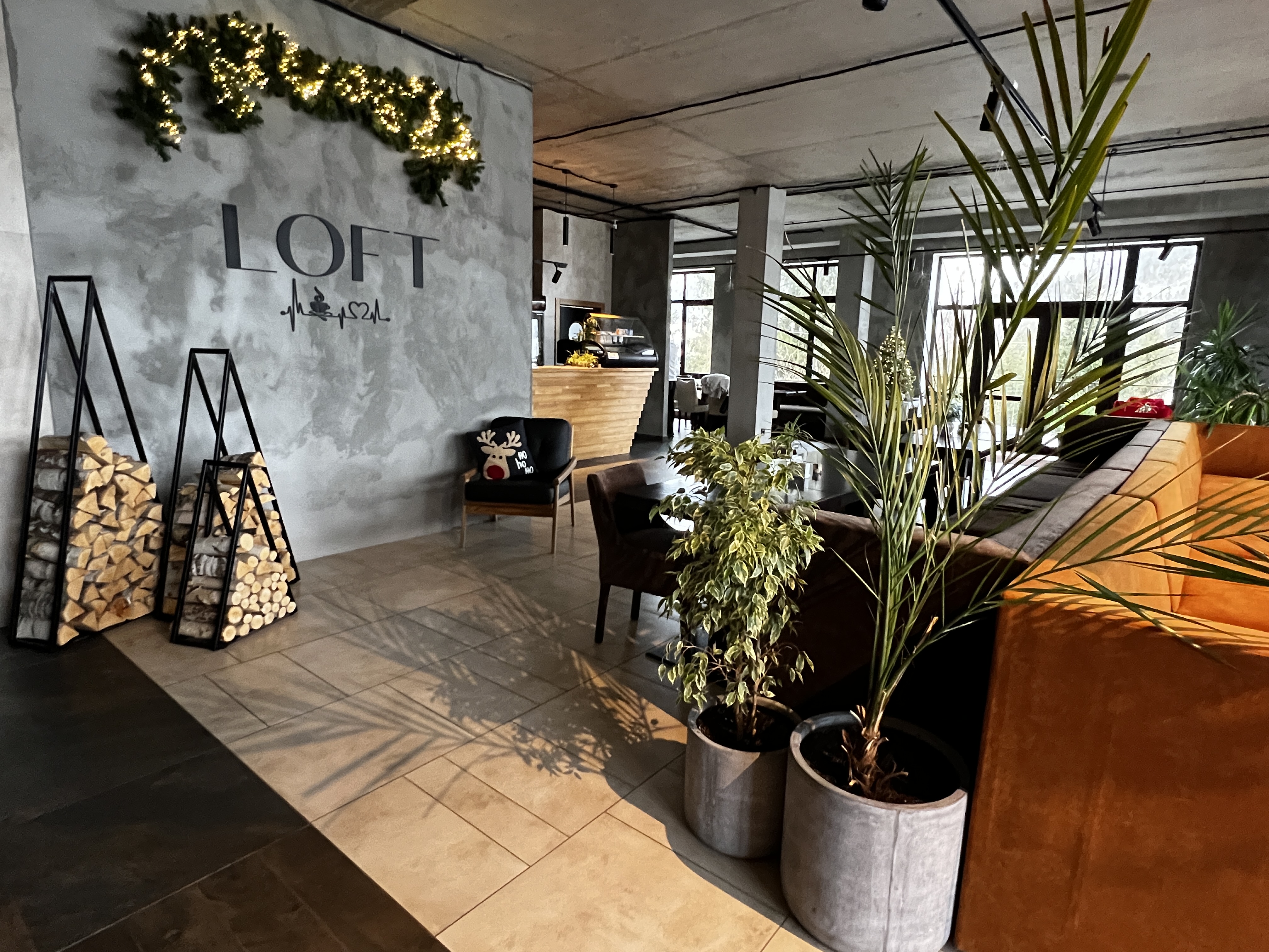 LOFT Slavsko | Лофт - панорамний ресторан image 1