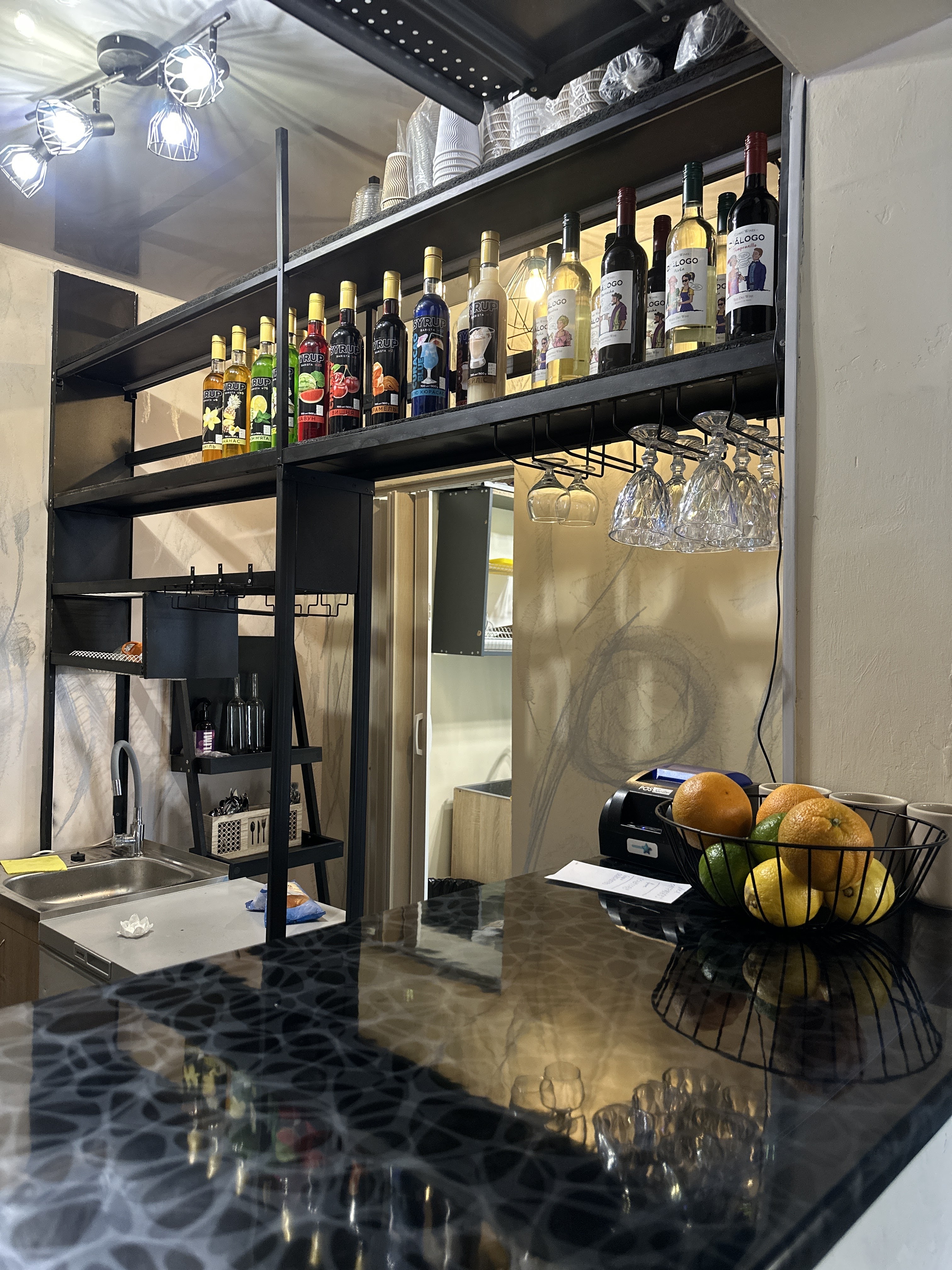 Rest. "KoMa" bar image 1