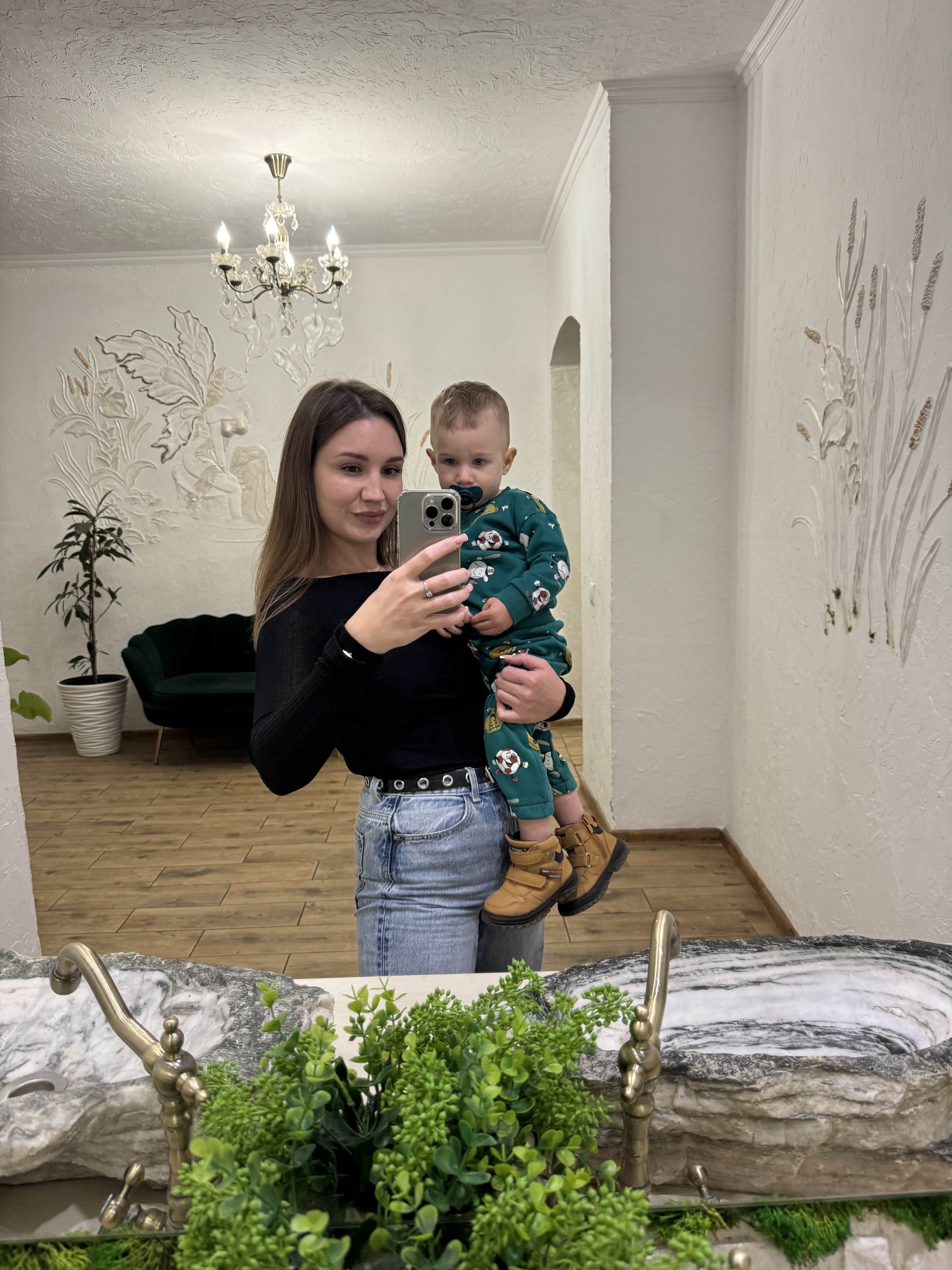 Taverna Park image 8