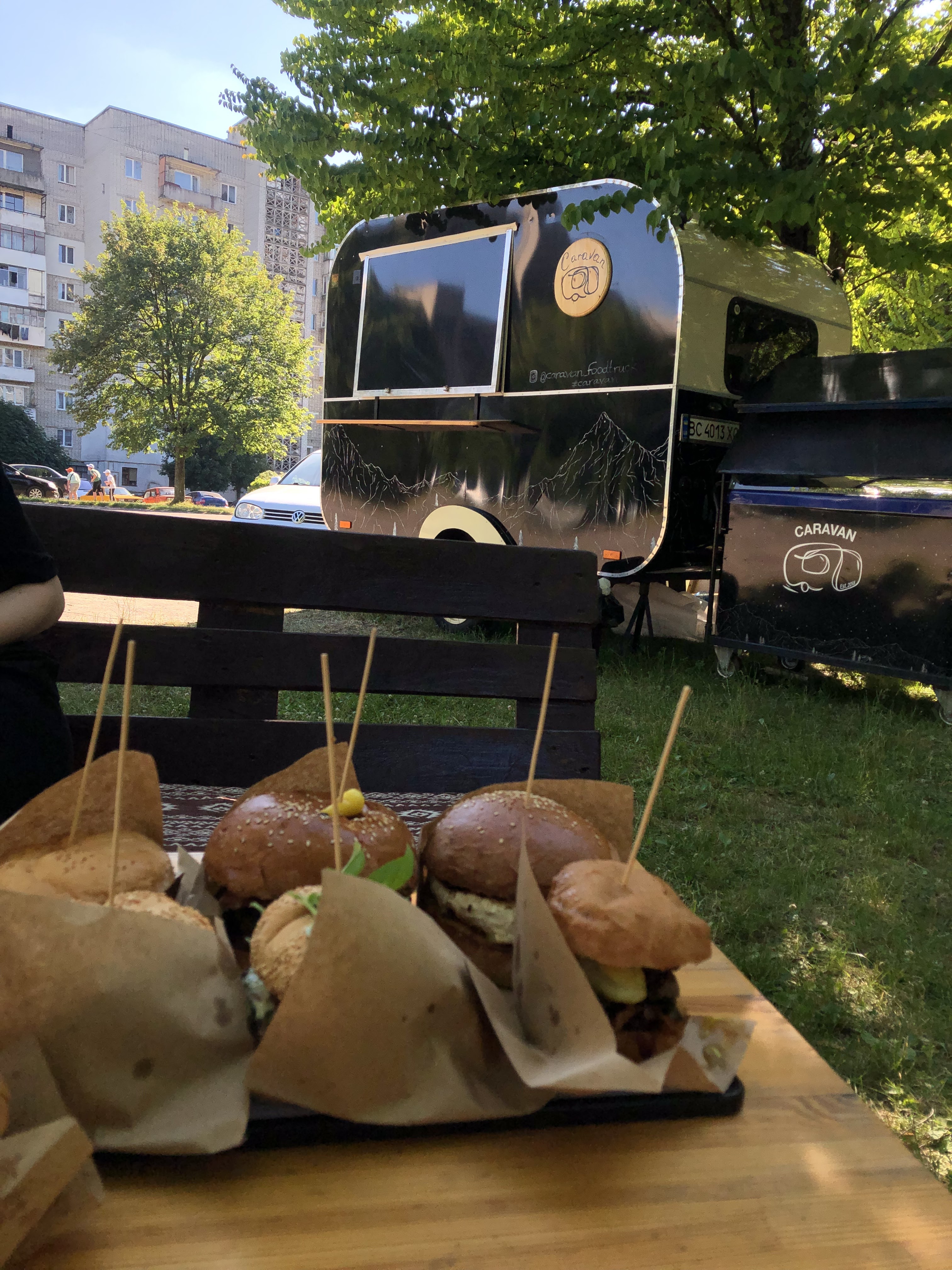 Бургери Caravan image 2