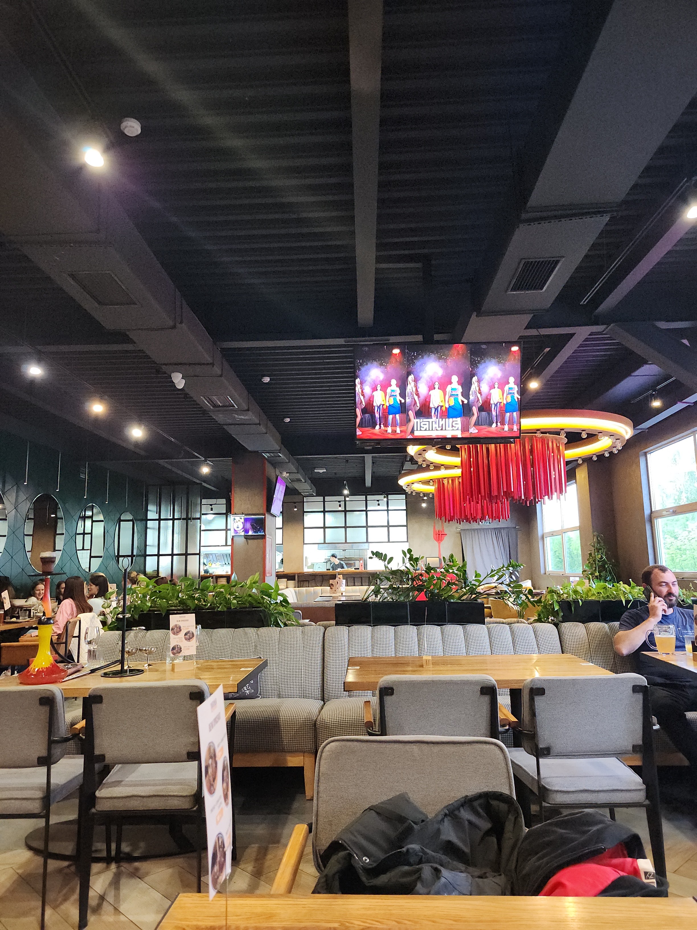 П'ятниця. Ресторан хорошого настрою. image 3