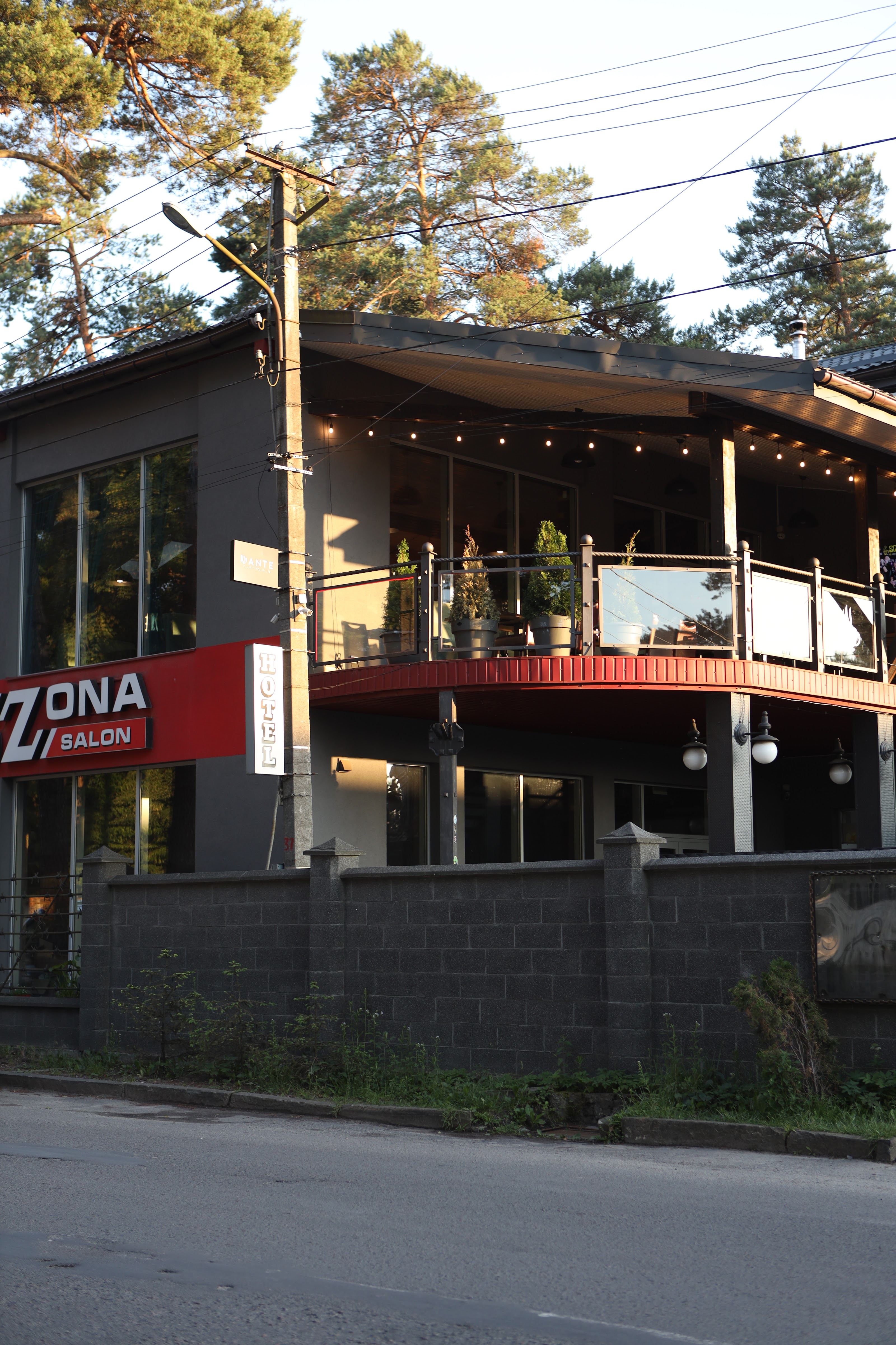 Dante Gastro Pub image 8