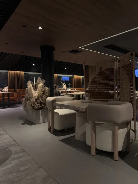 De Luxe image 3