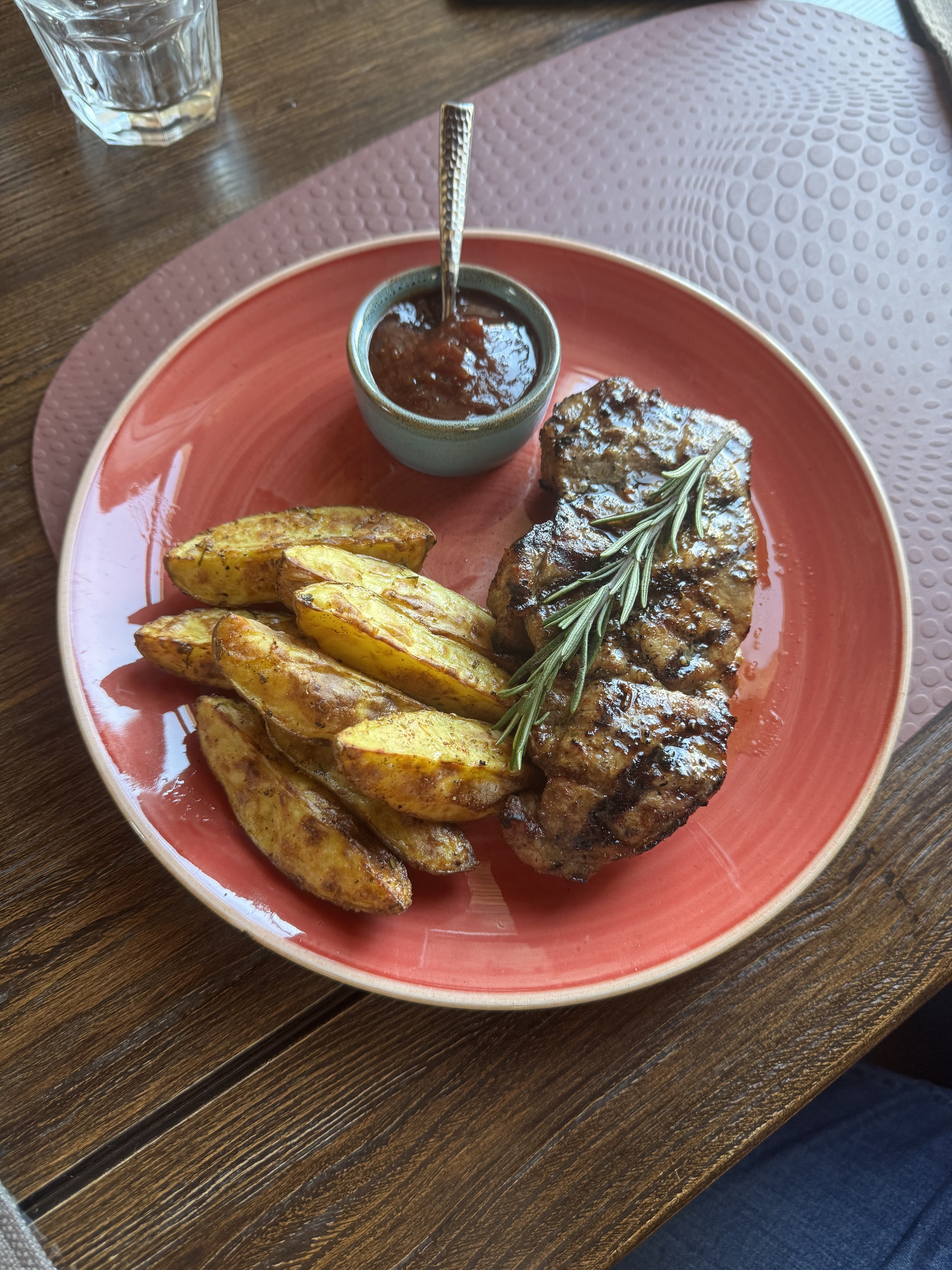 BER NAR DYN Restaurant image 5