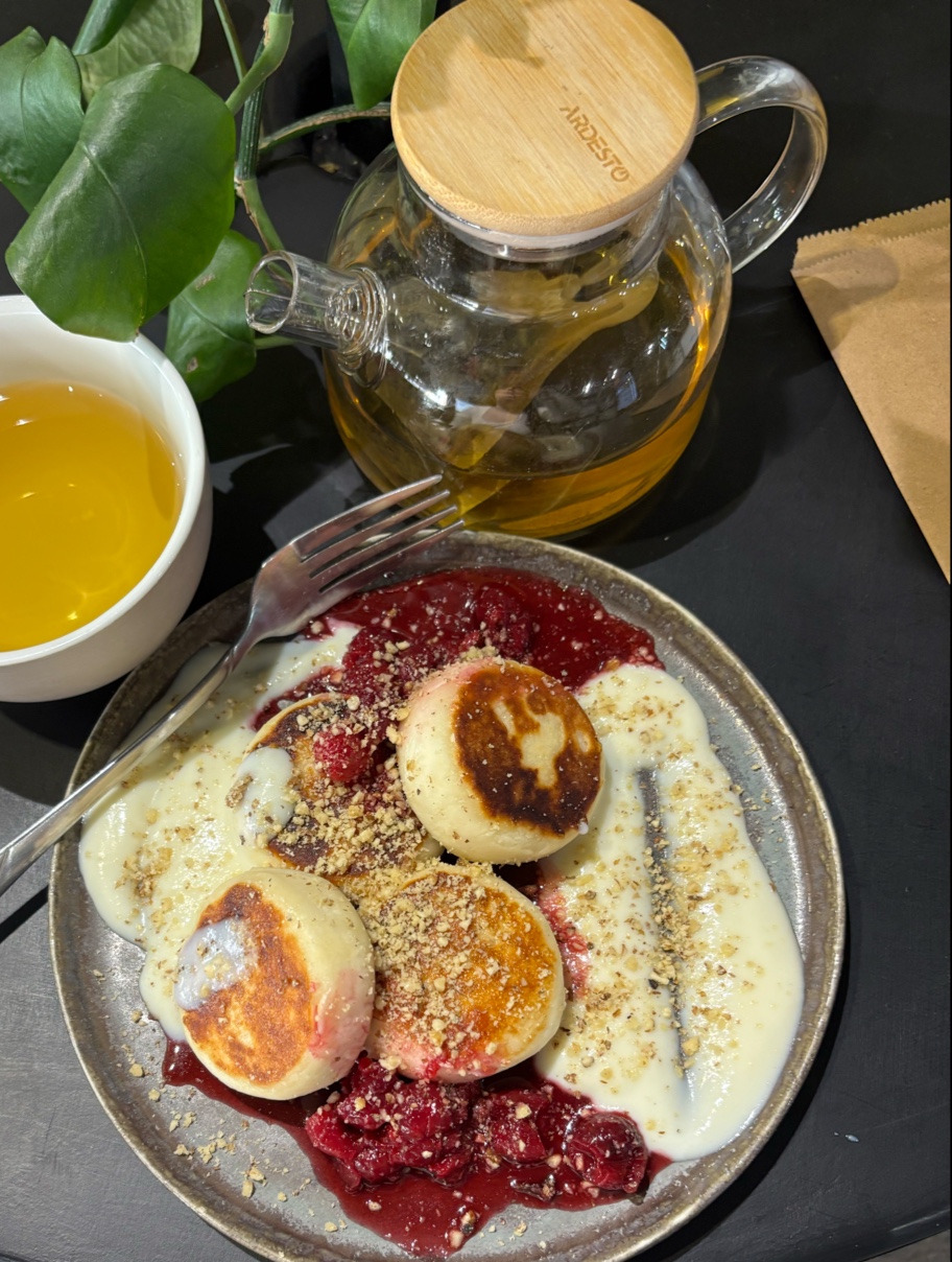 Locals b&bistro image 3