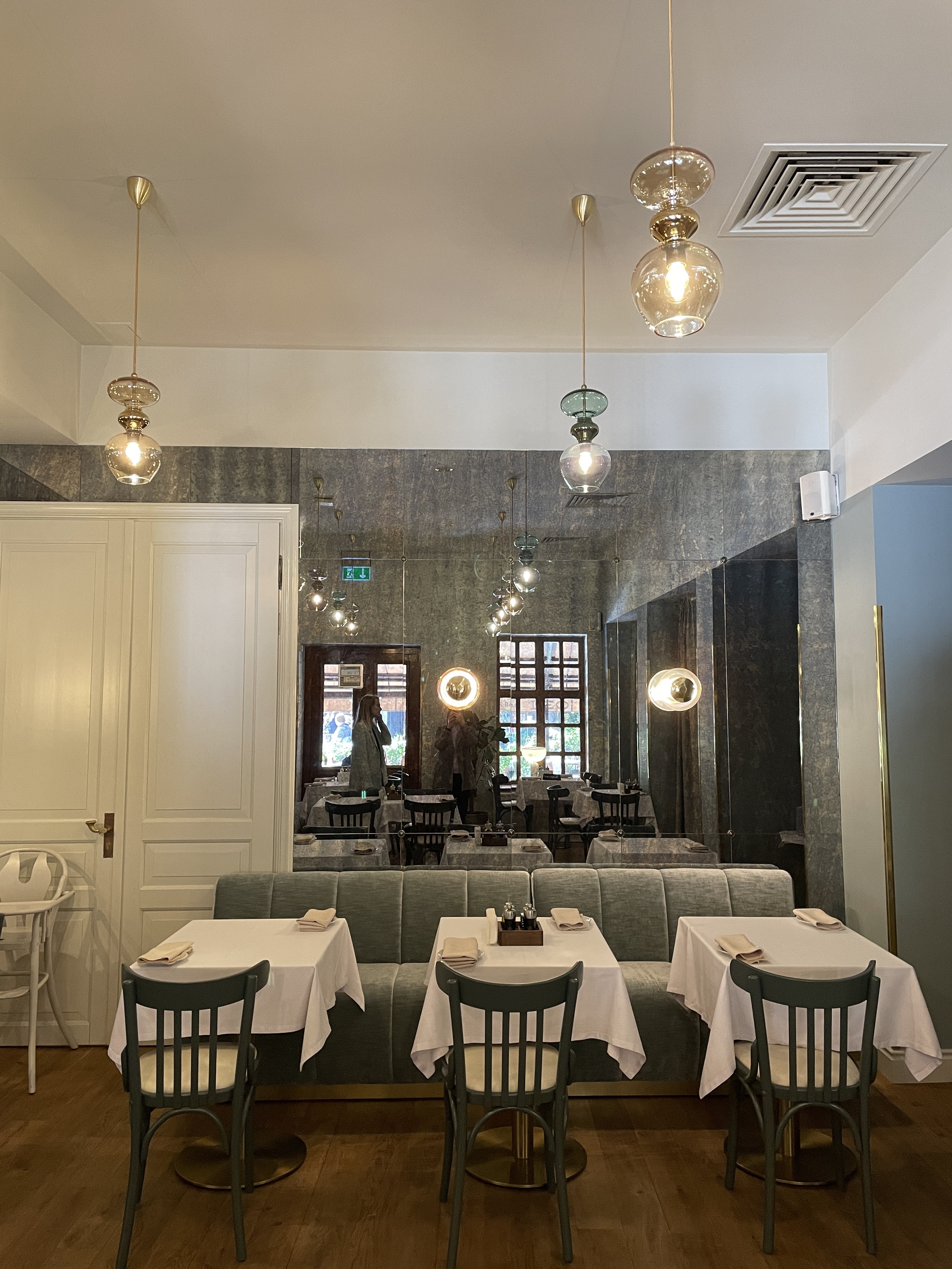 Leo Restaurant & Bar image 6