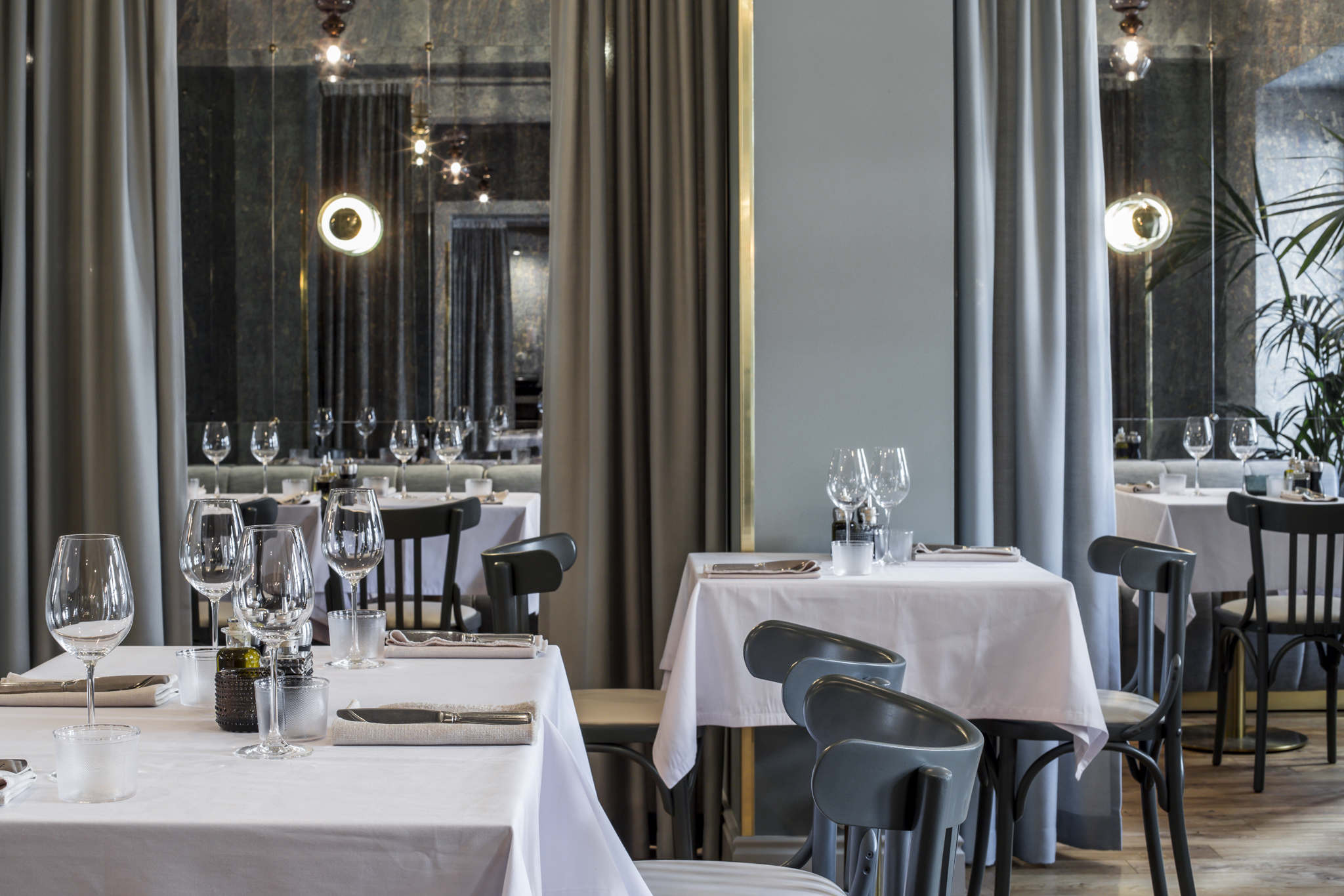 Leo Restaurant & Bar image 7