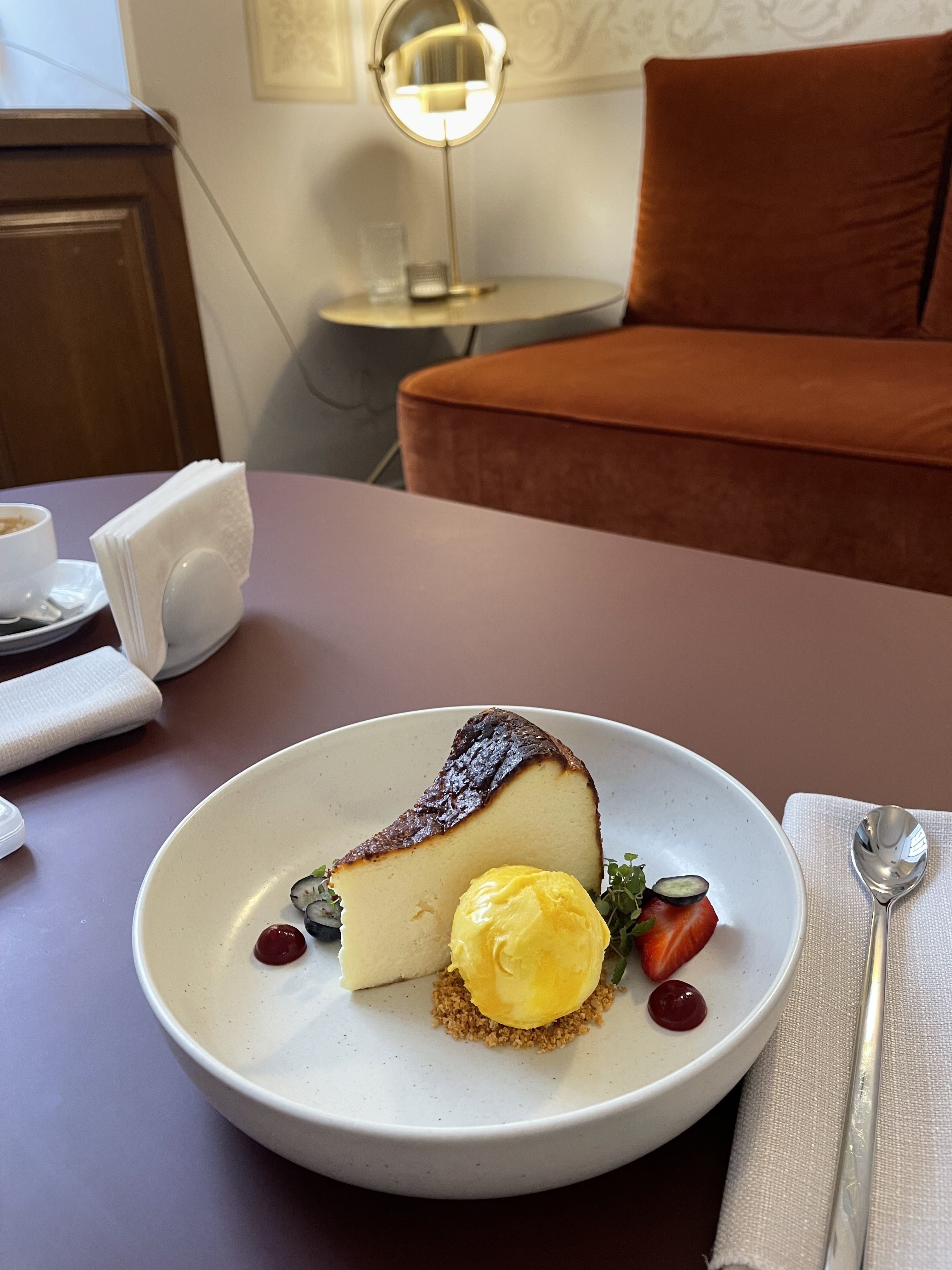 Leo Restaurant & Bar image 8