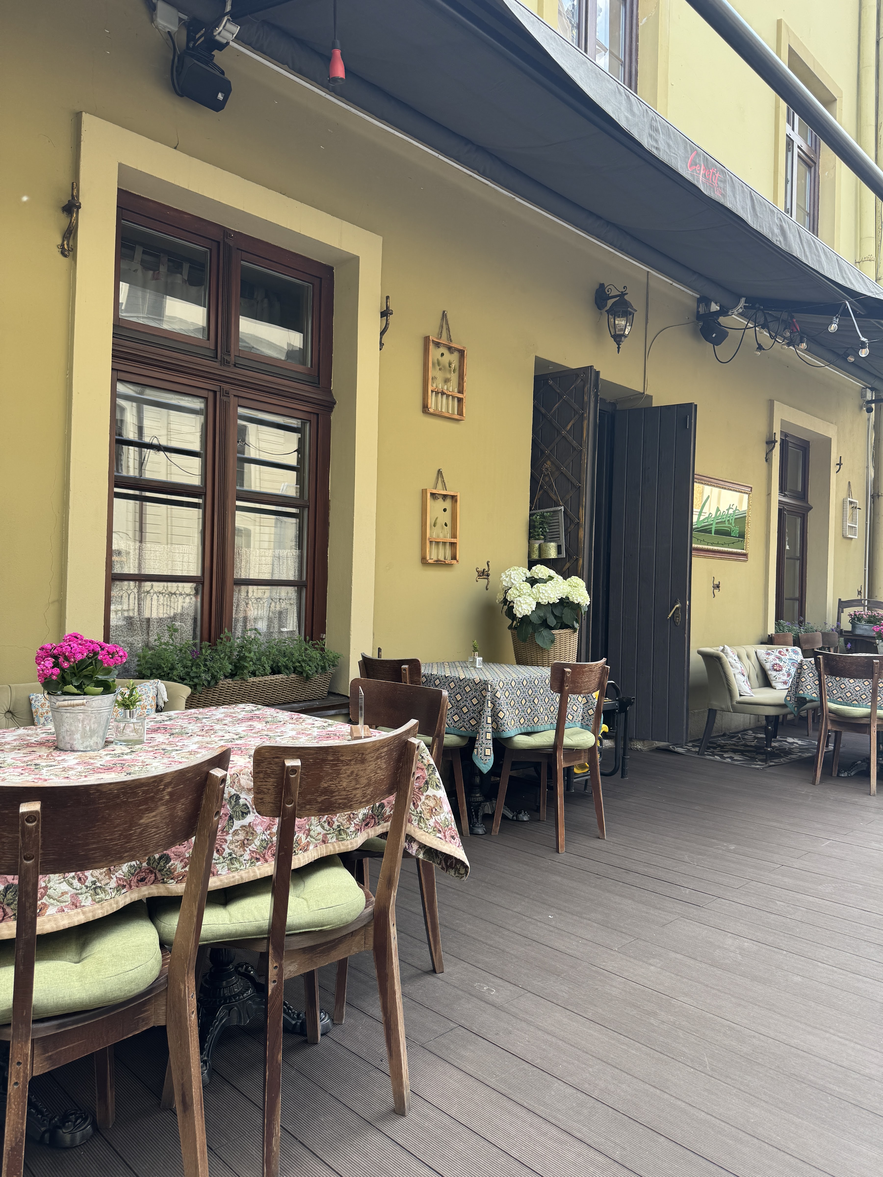 Le Petit Café Lviv image 3