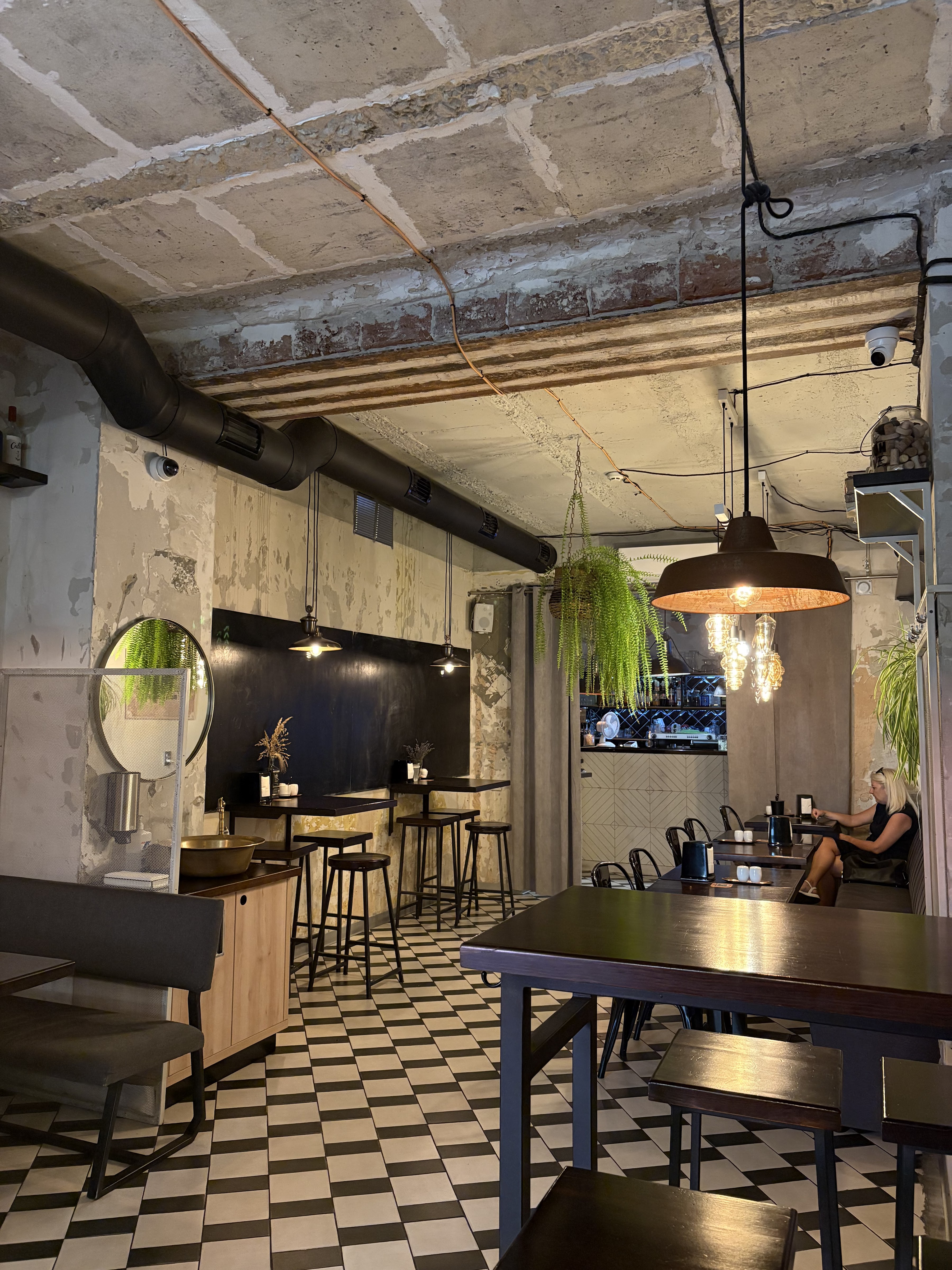 Чотири Чебуреки. Prosecco Bar image 9