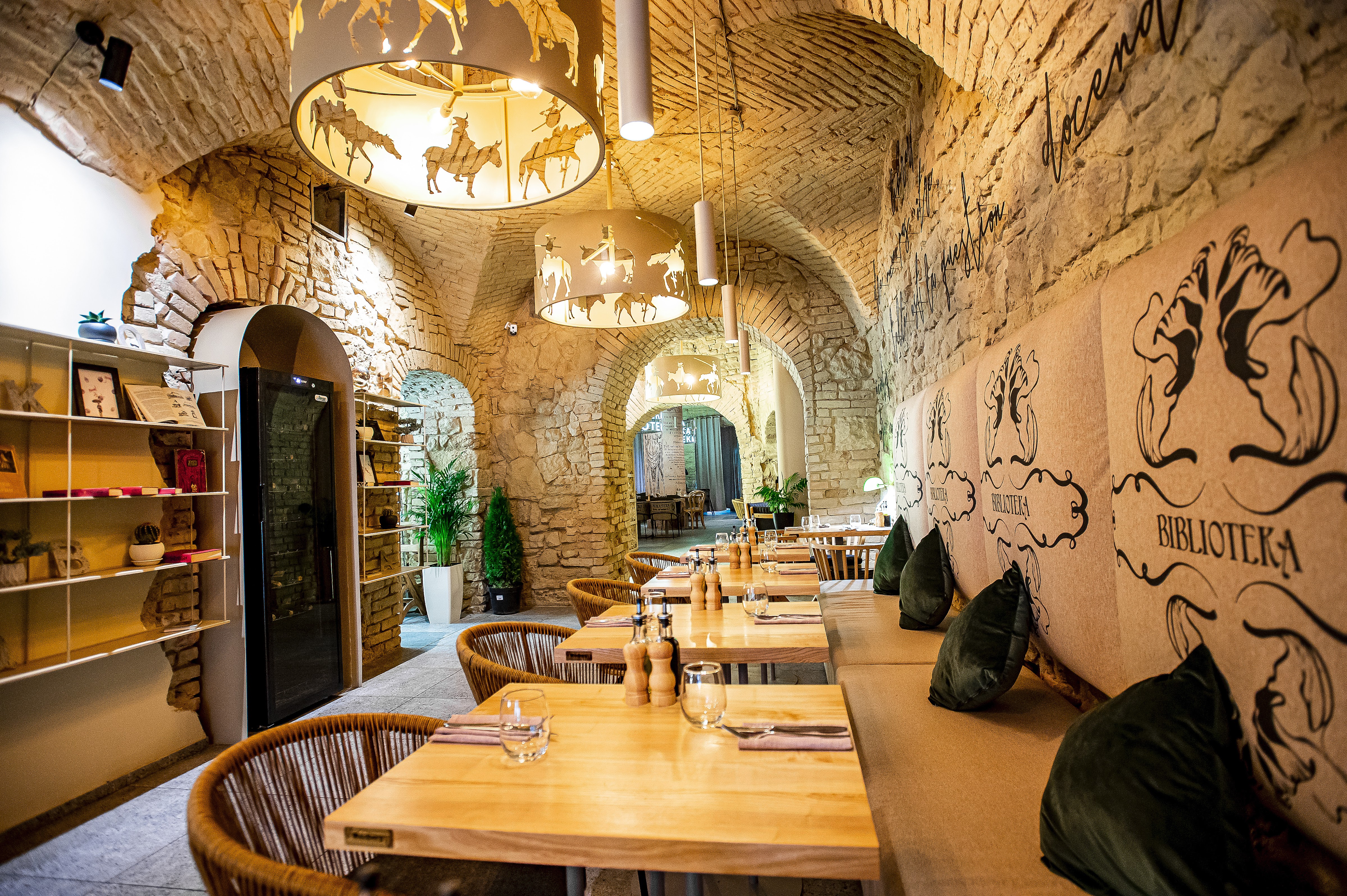 Biblioteka restaurant lviv image 1