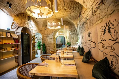 Biblioteka restaurant lviv image 1