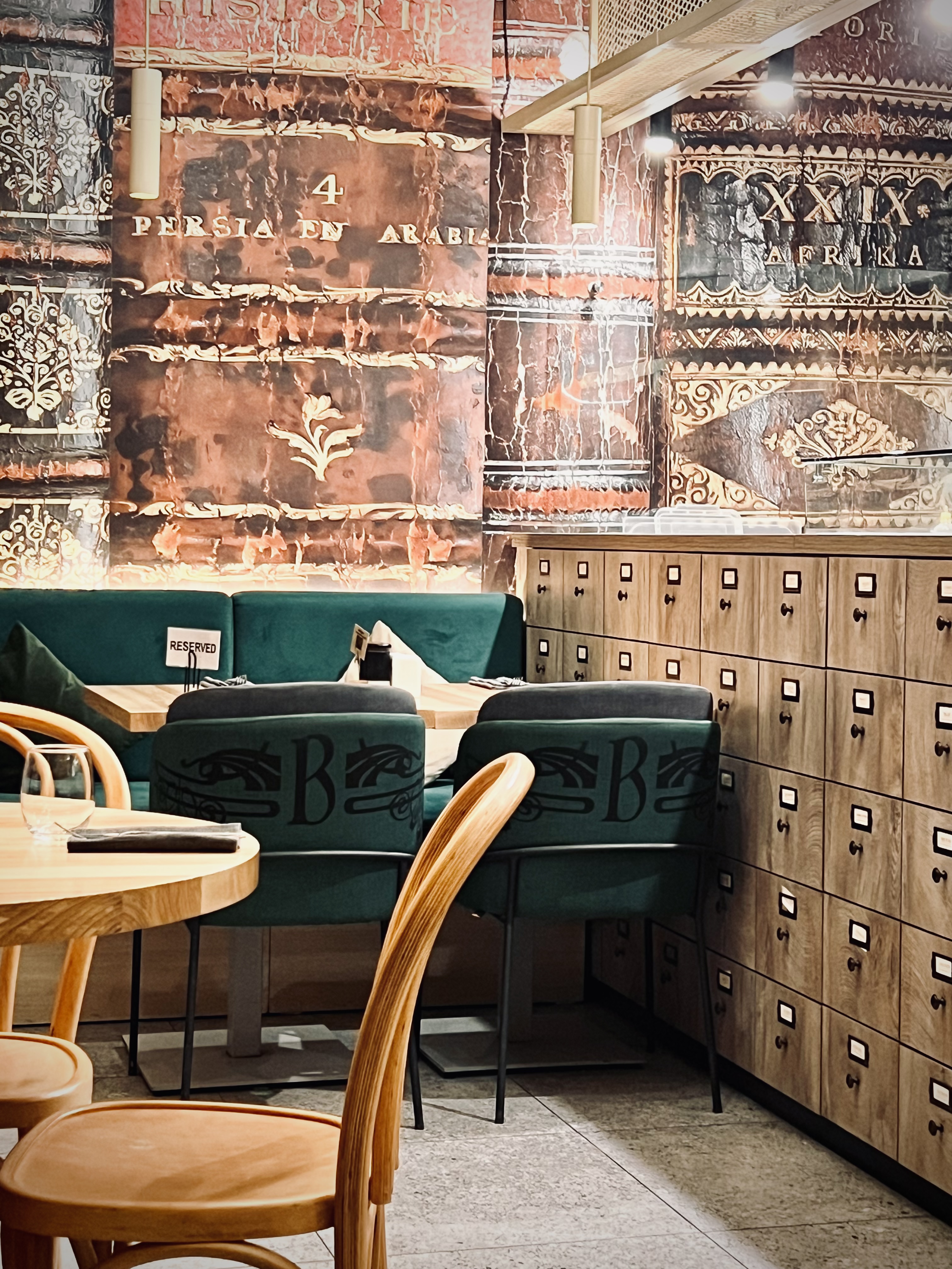 Biblioteka restaurant lviv image 6