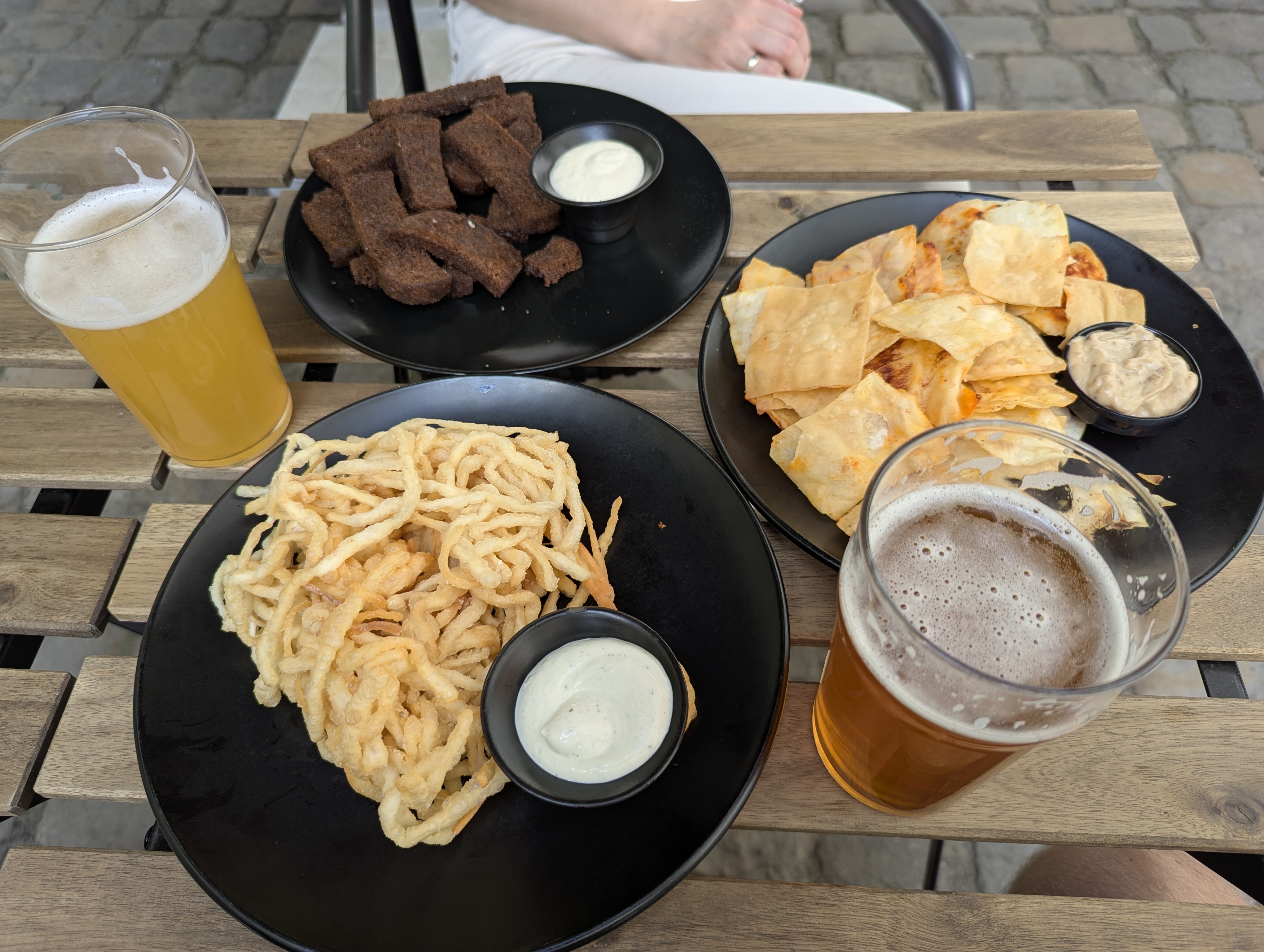 Добрий Друг на площі Ринок паб Львів pub Lviv image 7