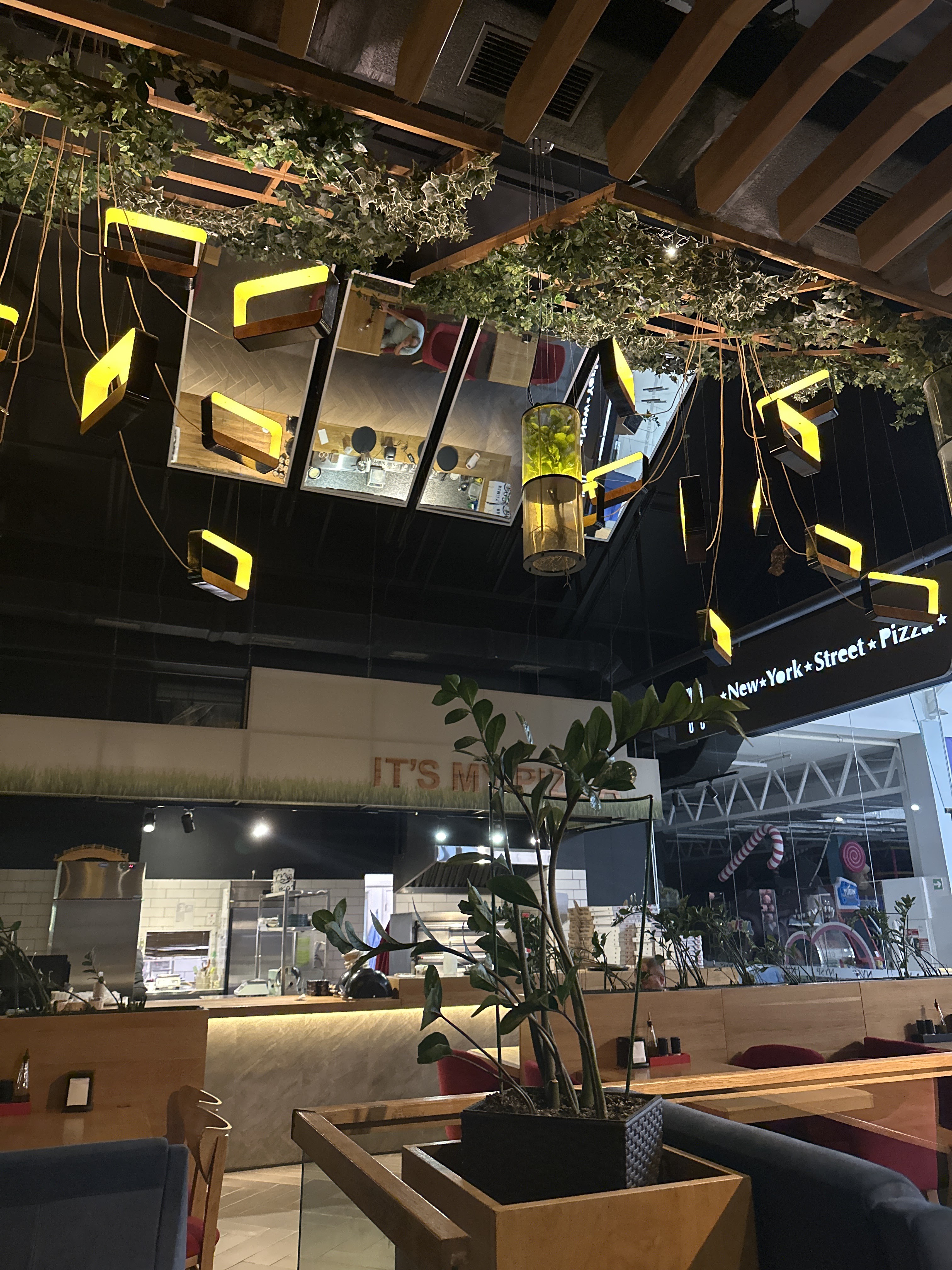 New York Street Pizza image 4