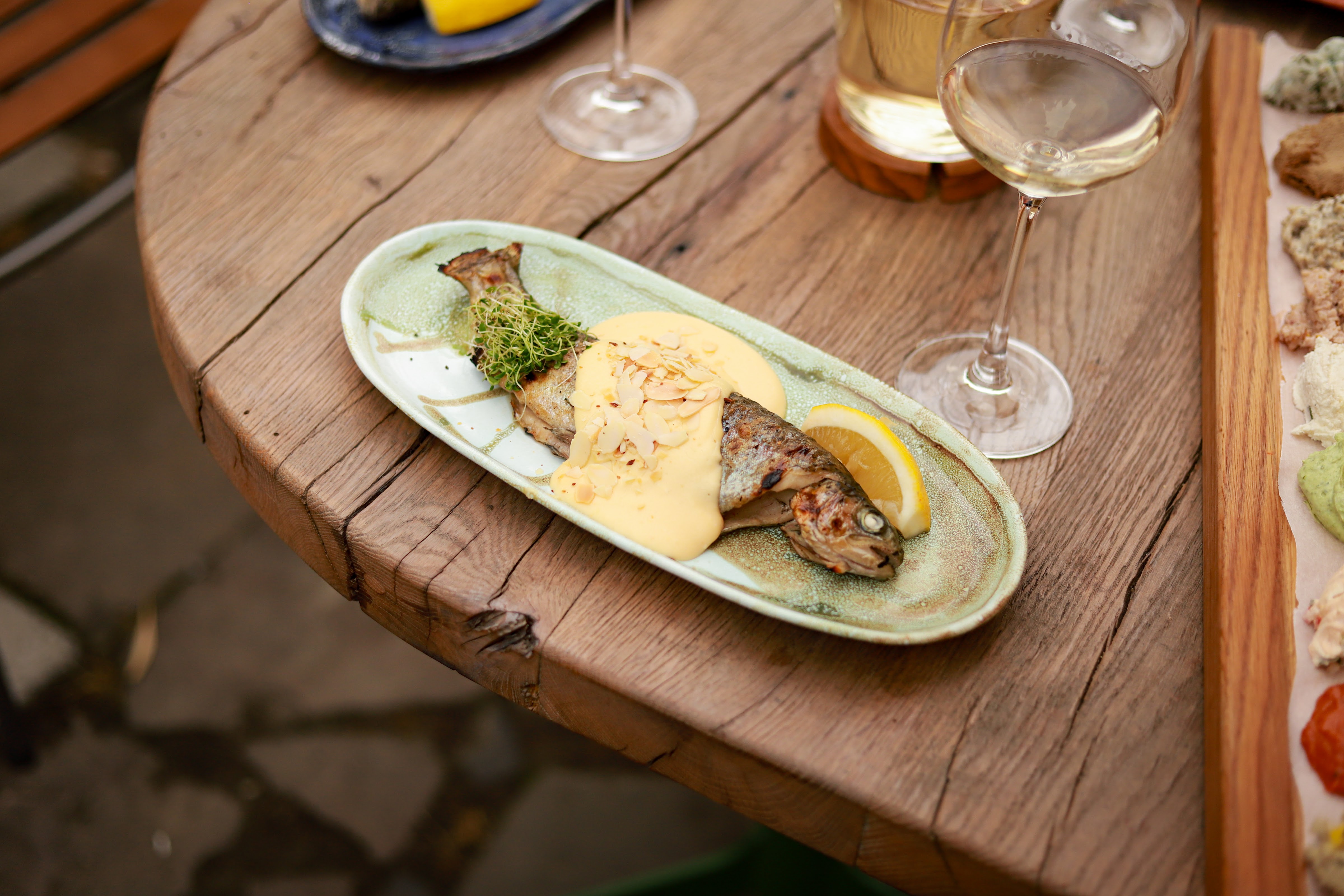 Pstruh, Khlib Ta Vyno image 2