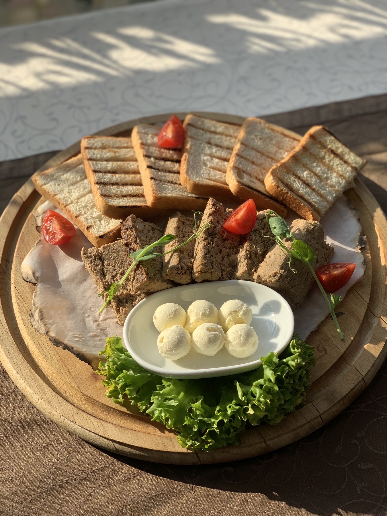 Ресторан Status image 1