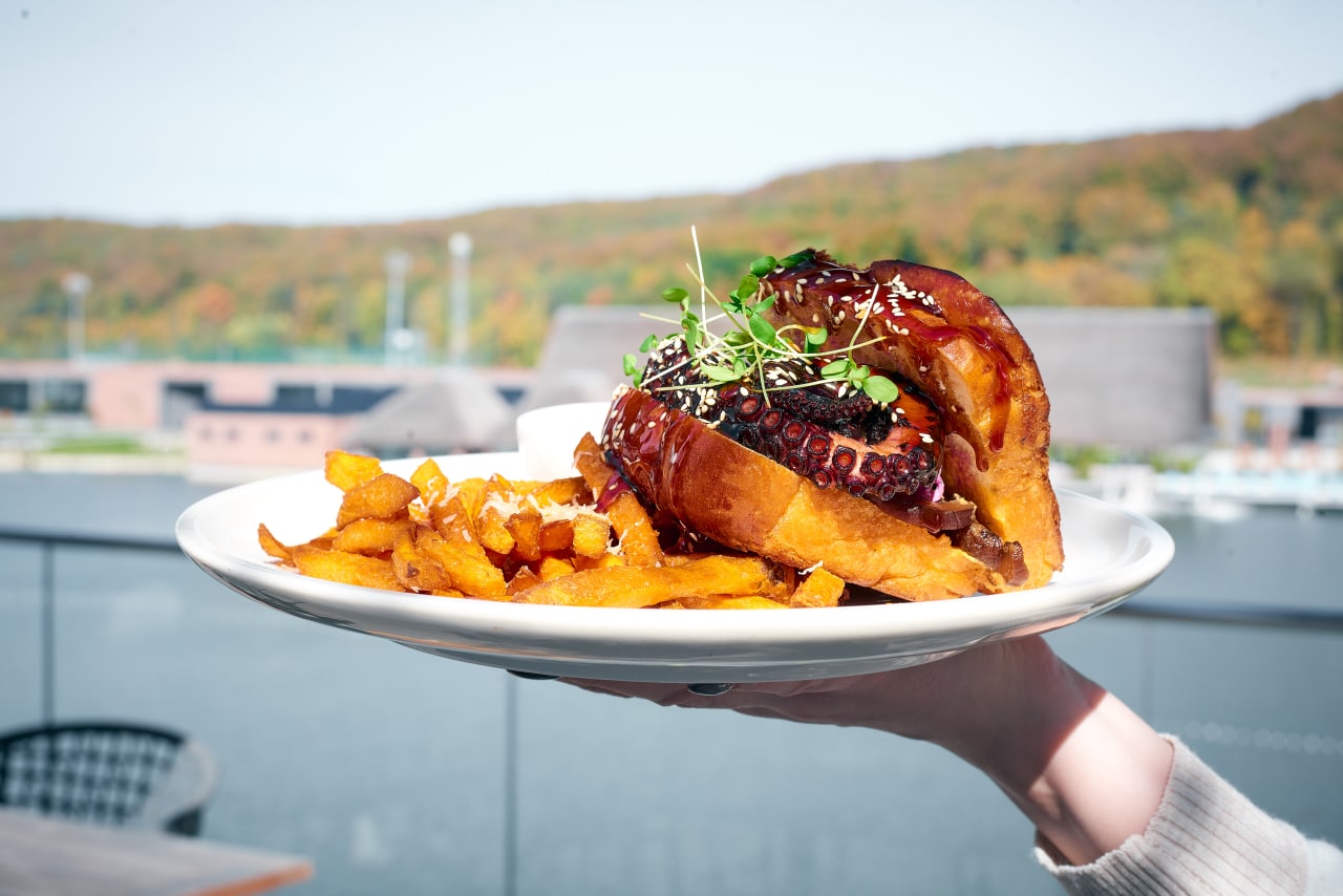 CHILLY Food&Bar image 2