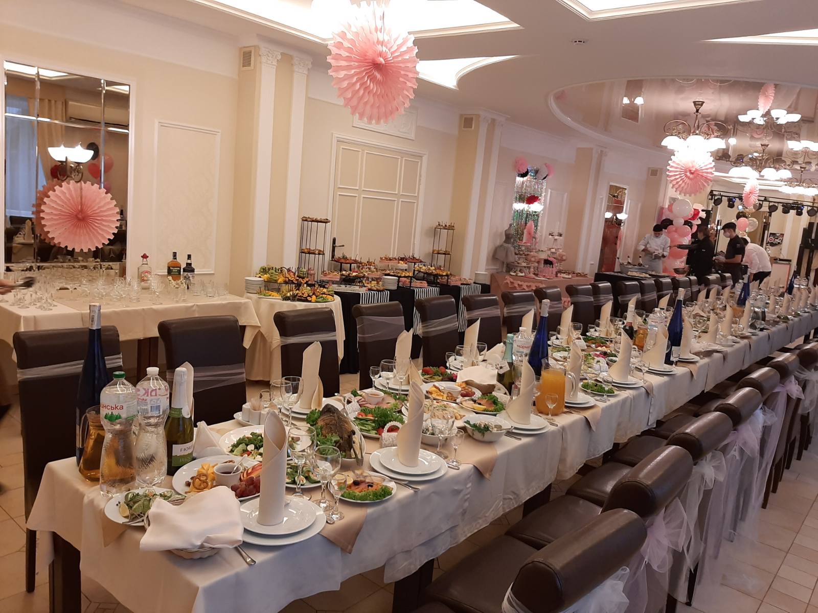 Ресторан та бенкетні зали готельного комплексу "Галактика" у Винниках, поблизу Львова image 3