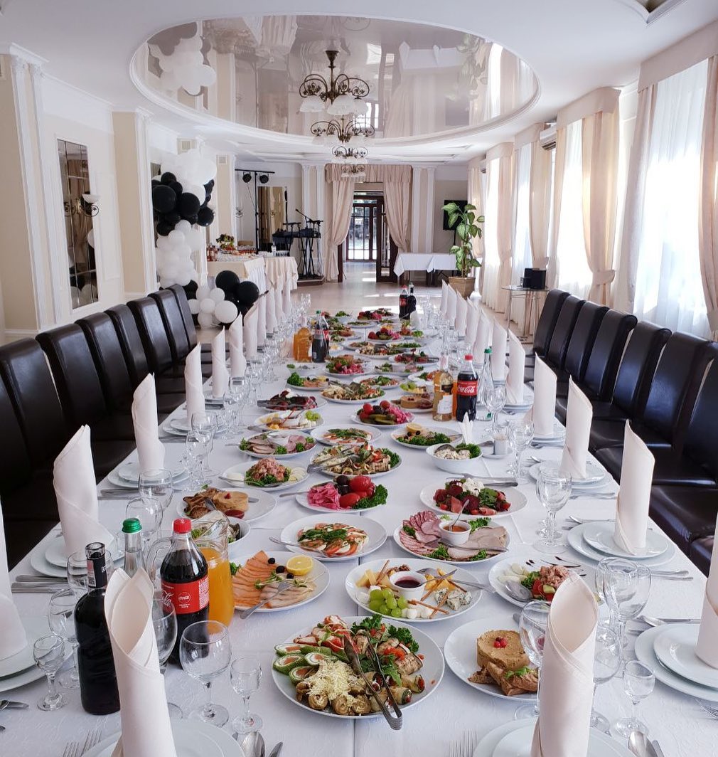 Ресторан та бенкетні зали готельного комплексу "Галактика" у Винниках, поблизу Львова image 5