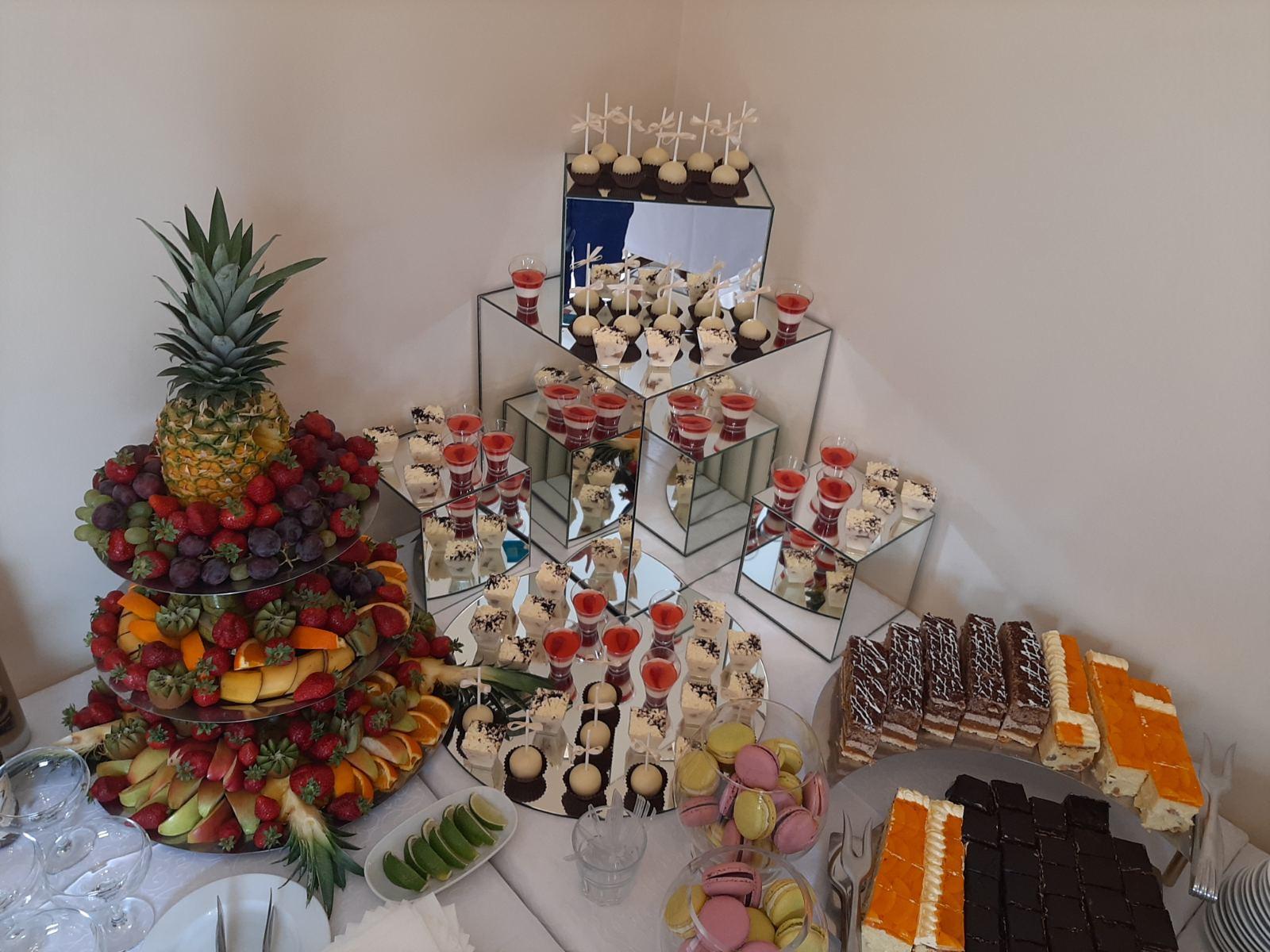 Ресторан та бенкетні зали готельного комплексу "Галактика" у Винниках, поблизу Львова image 6