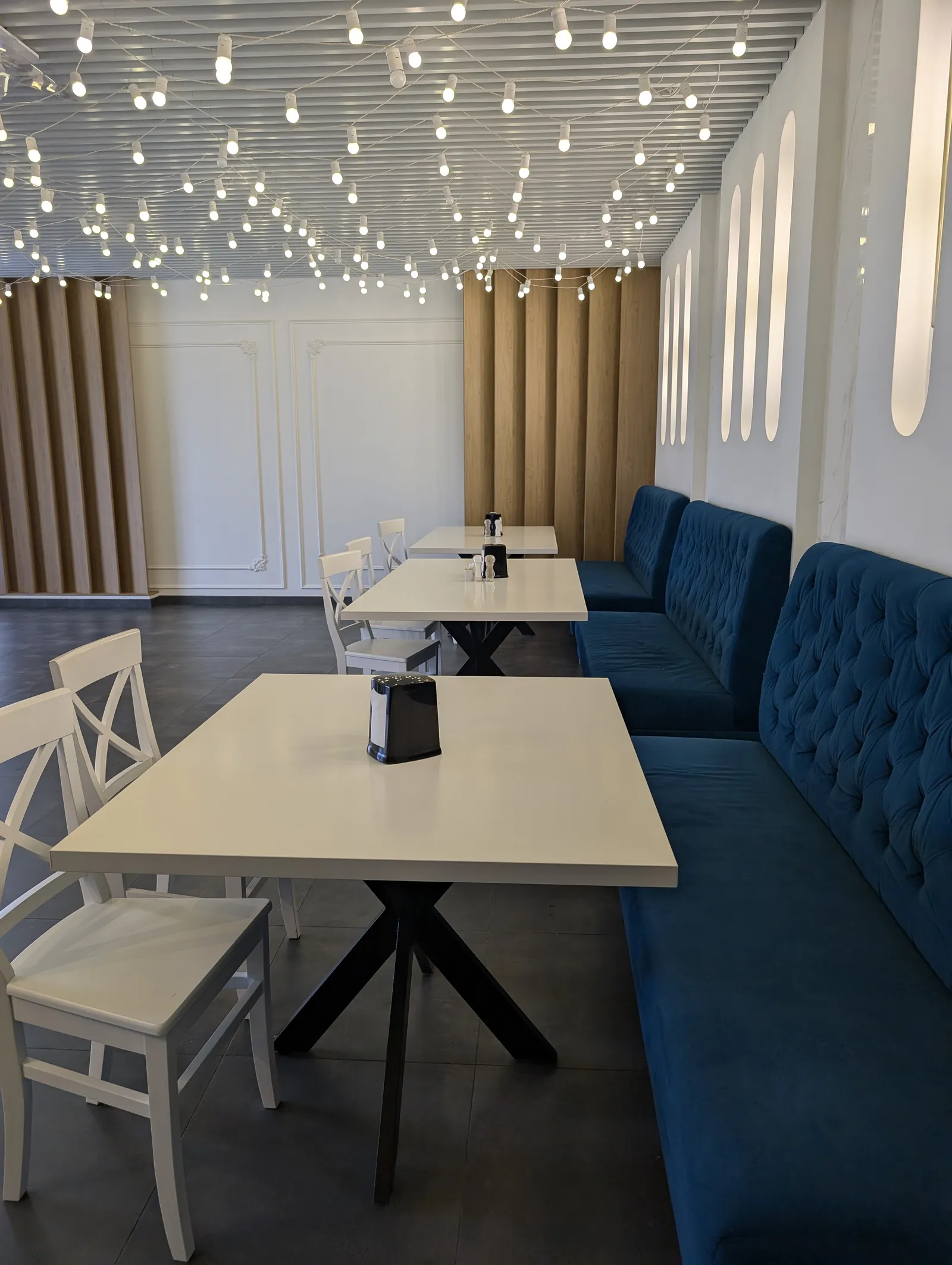 Market cafe image 2