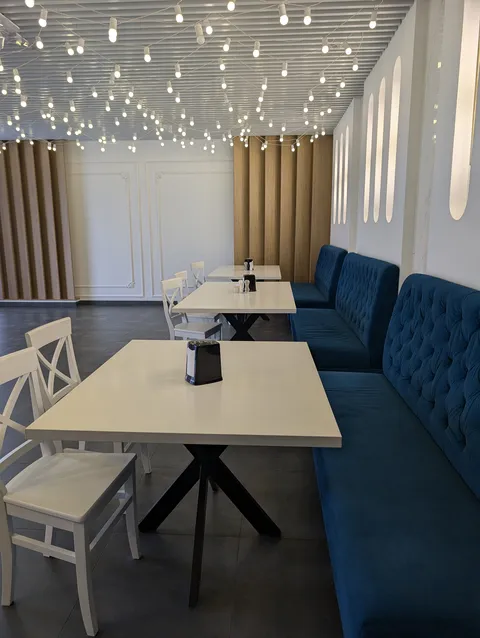 Market cafe image 2