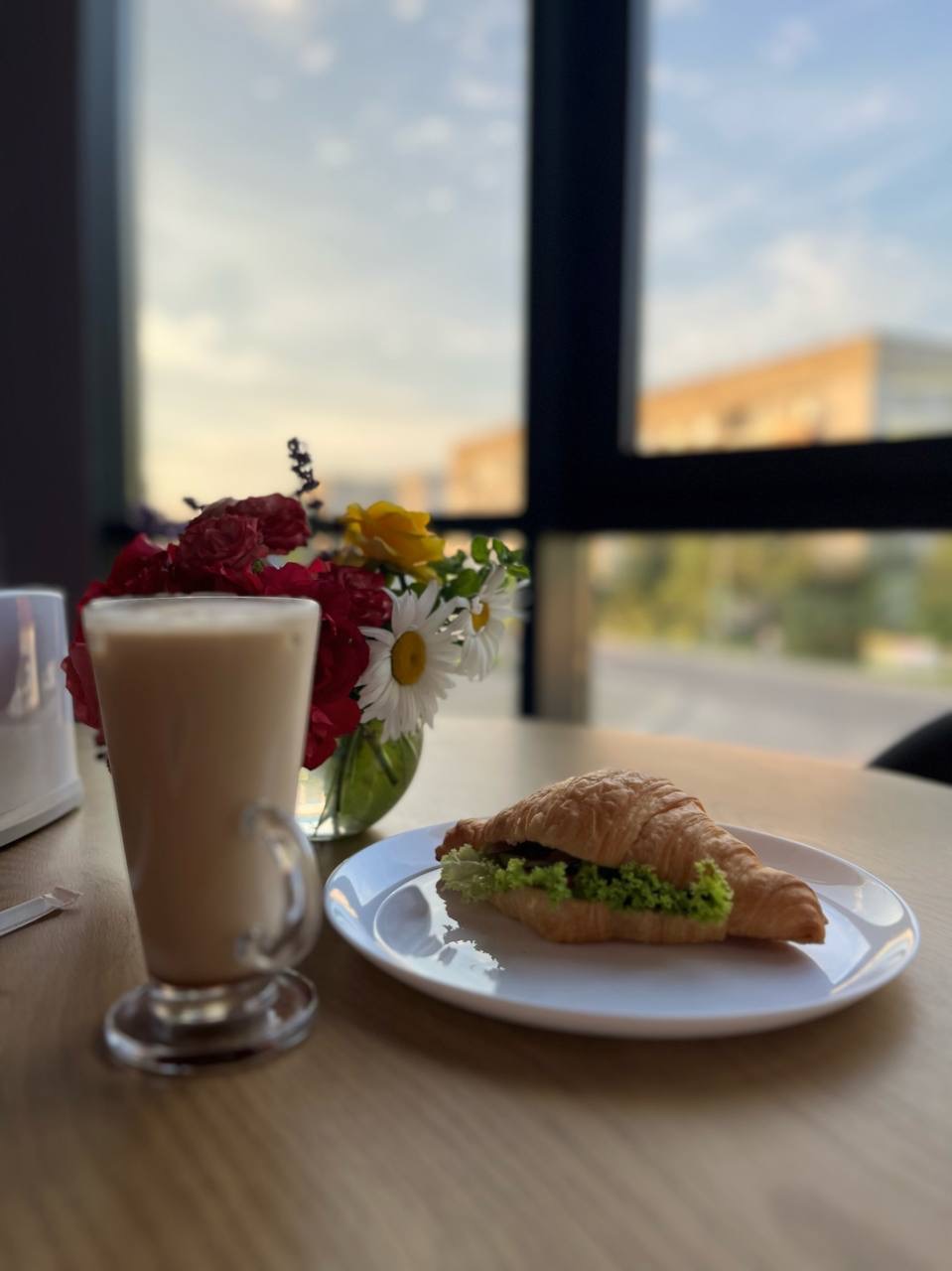 Terrace pizza&croissants image 7