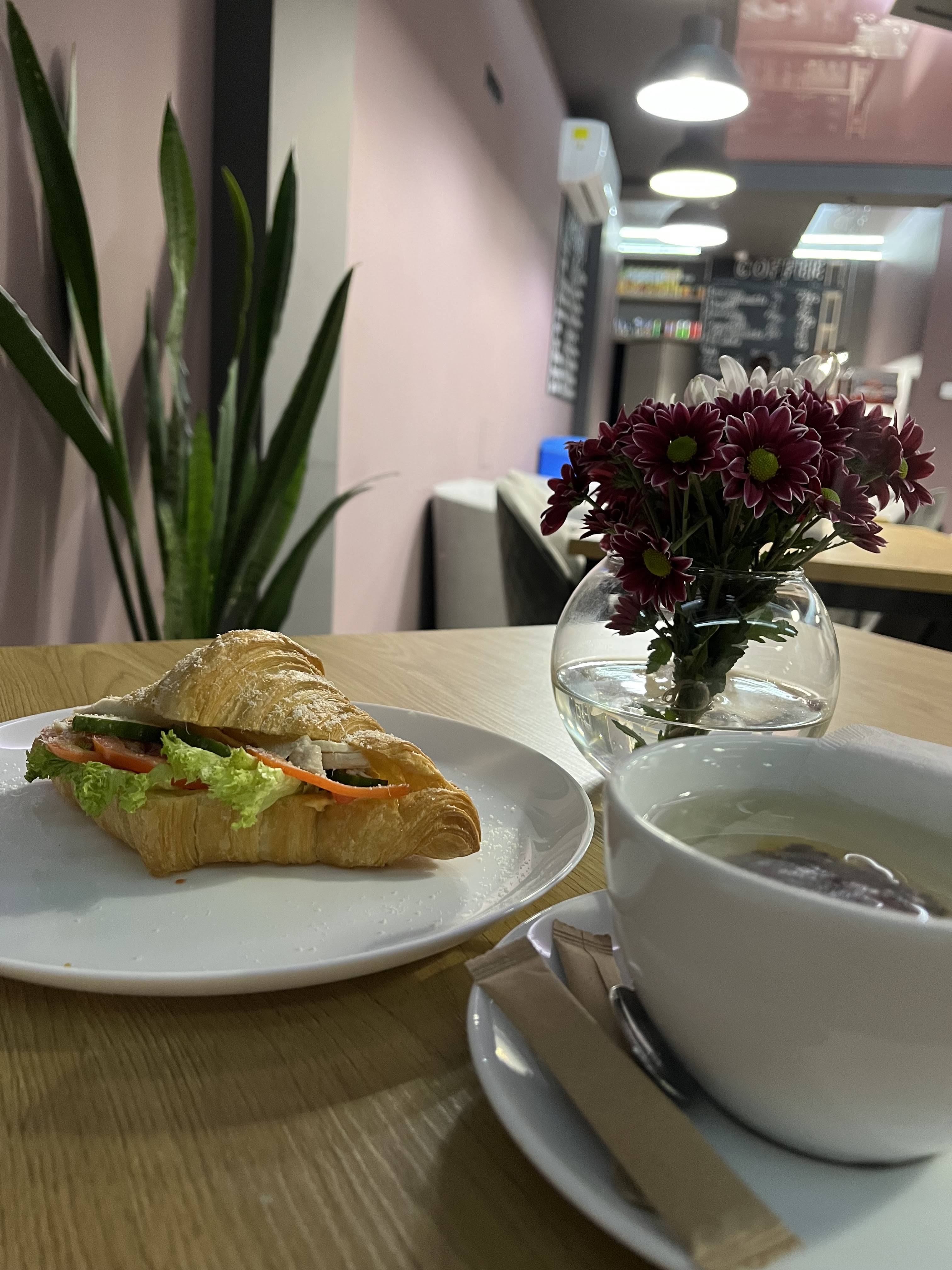 Terrace pizza&croissants image 10