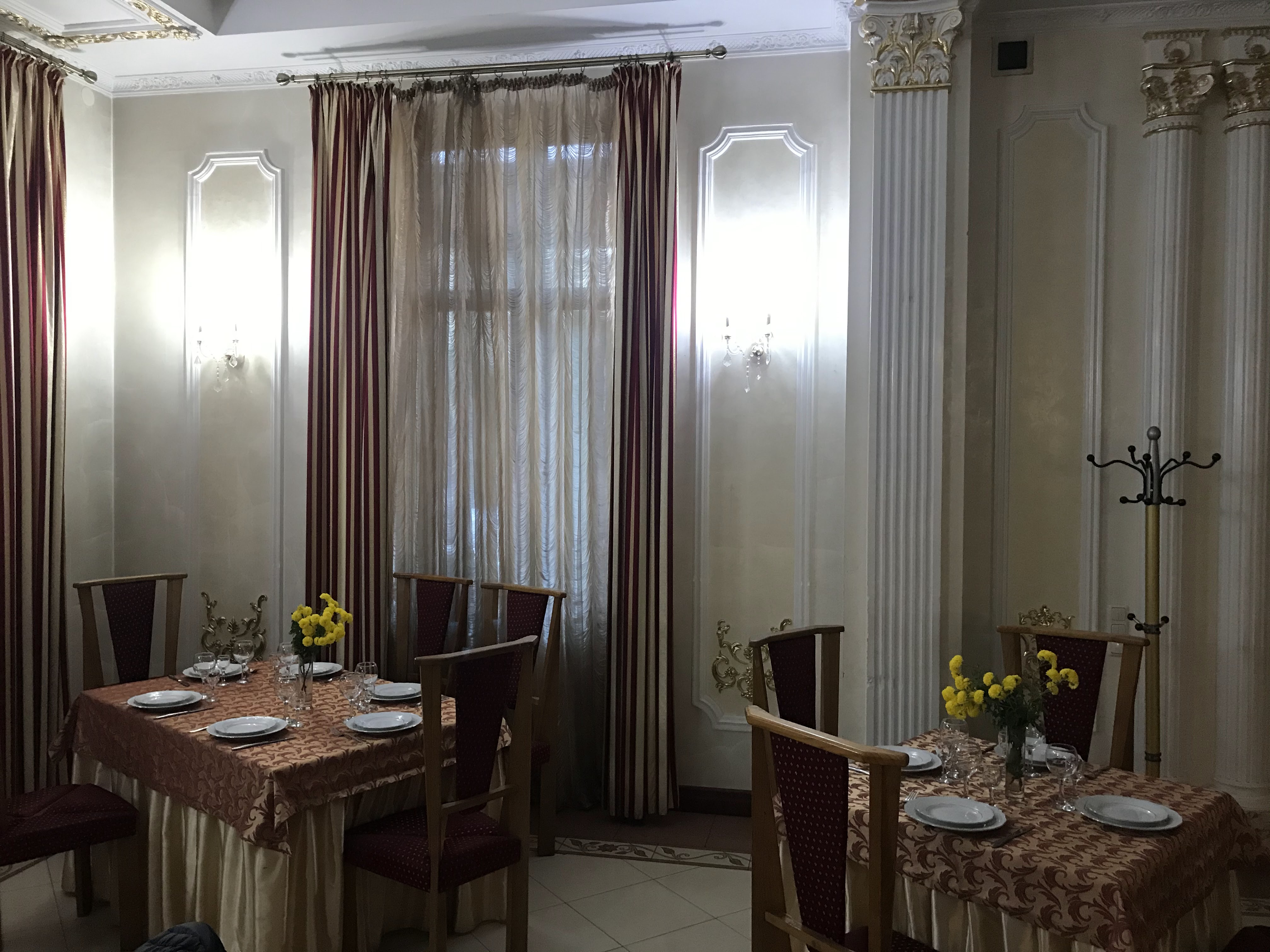 Staryy Bank image 10