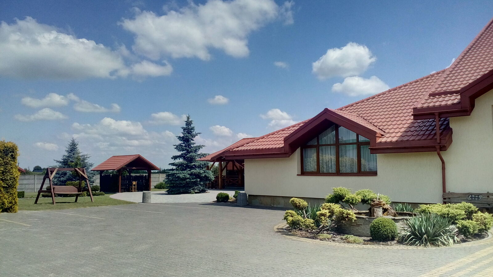 "Hostynnyy Dvir" image 2