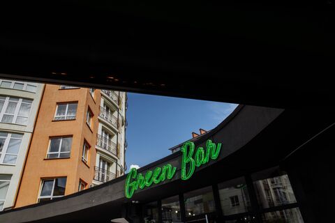 Green Bar & Resto image 1