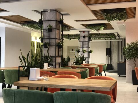 Green Bar & Resto image 6